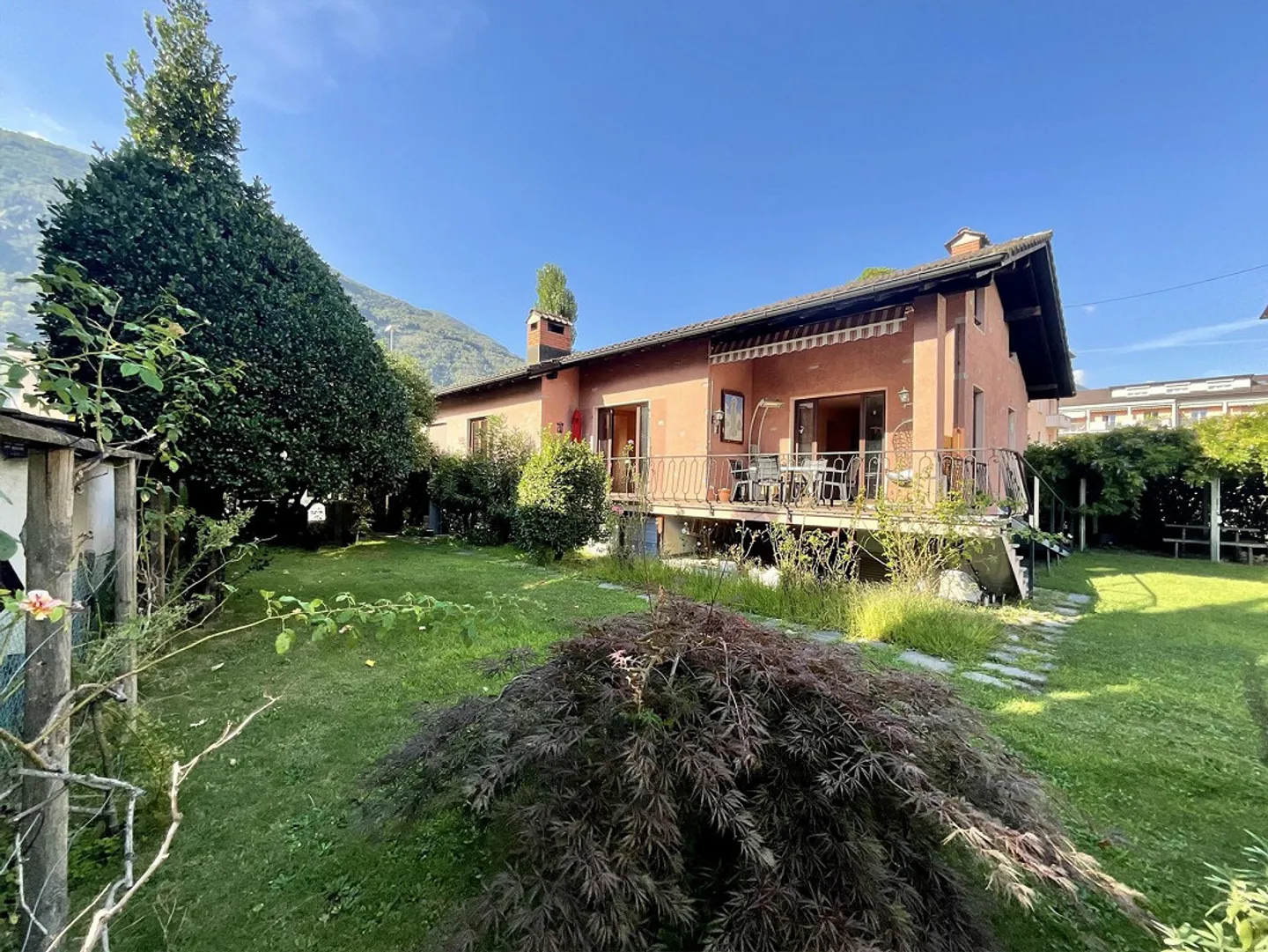 BELLINZONA - GRANDE CASA UNIFAMILIARE IN POSIZIONE CENTRALE - Foto 10 di 10