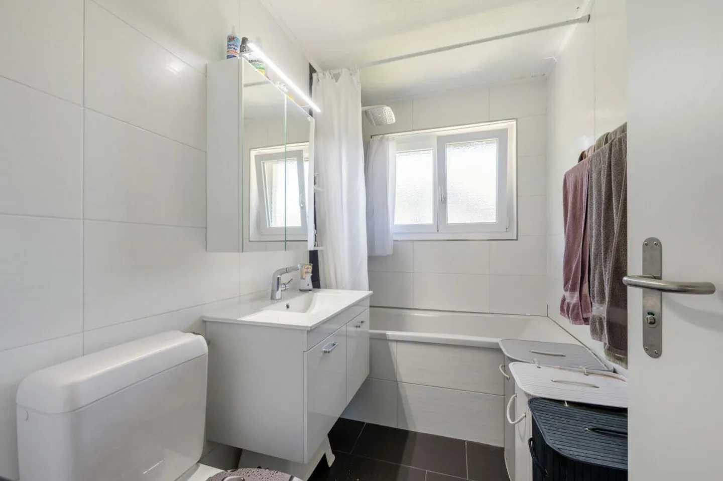 Casa bifamiliare con due appartamenti di 4 stanze ben tenuti e un... - Foto 6 di 18