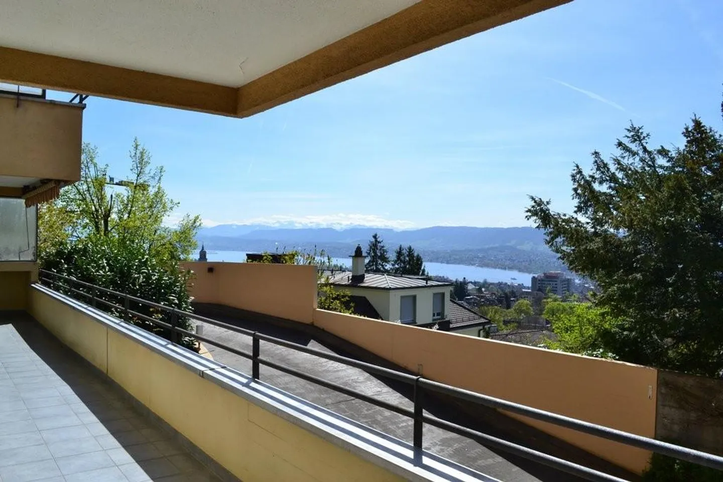 Quiet living at Zürichberg - Photo 2 of 11