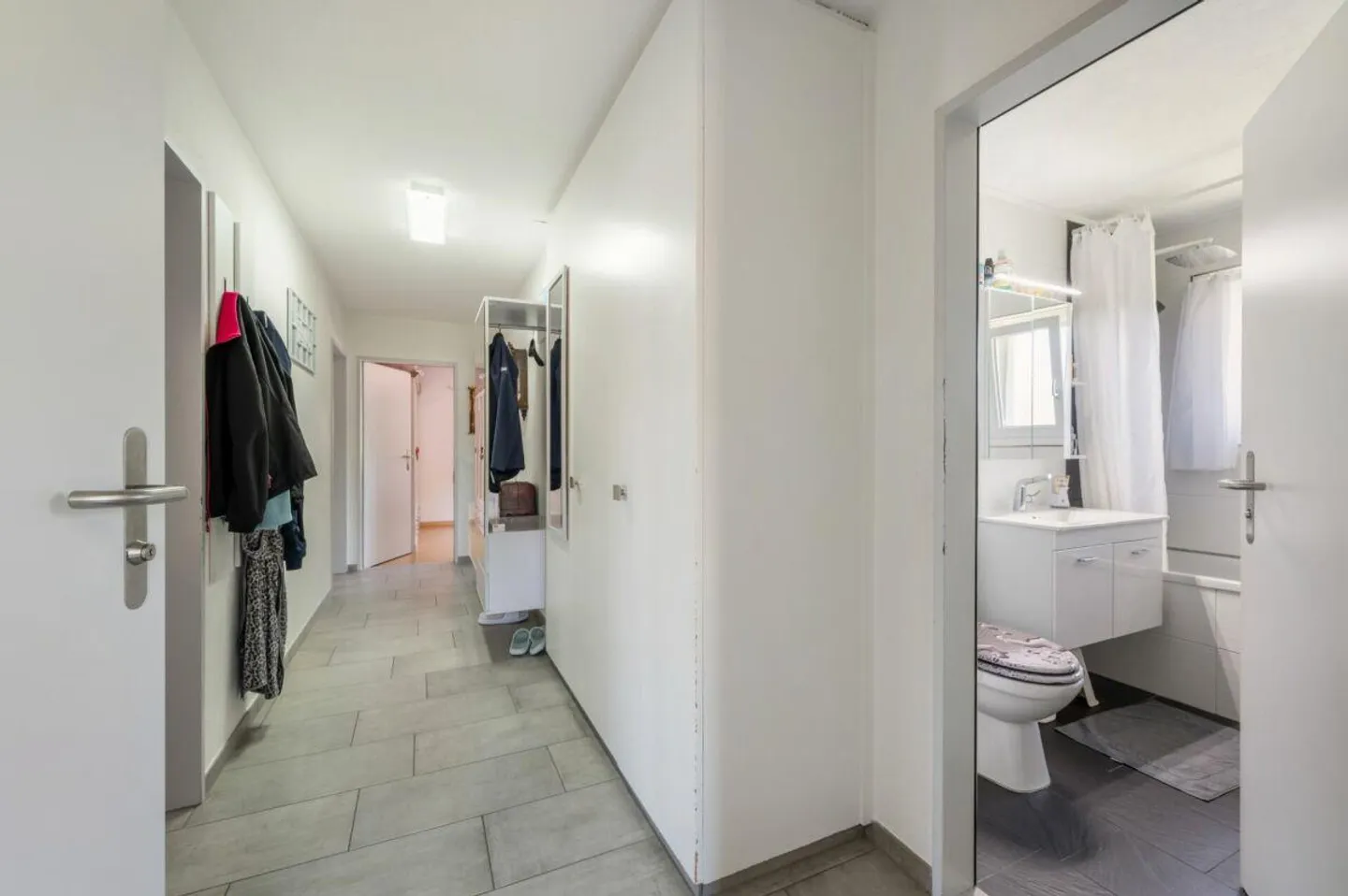 Casa bifamiliare con due appartamenti di 4 stanze ben tenuti e un... - Foto 12 di 18