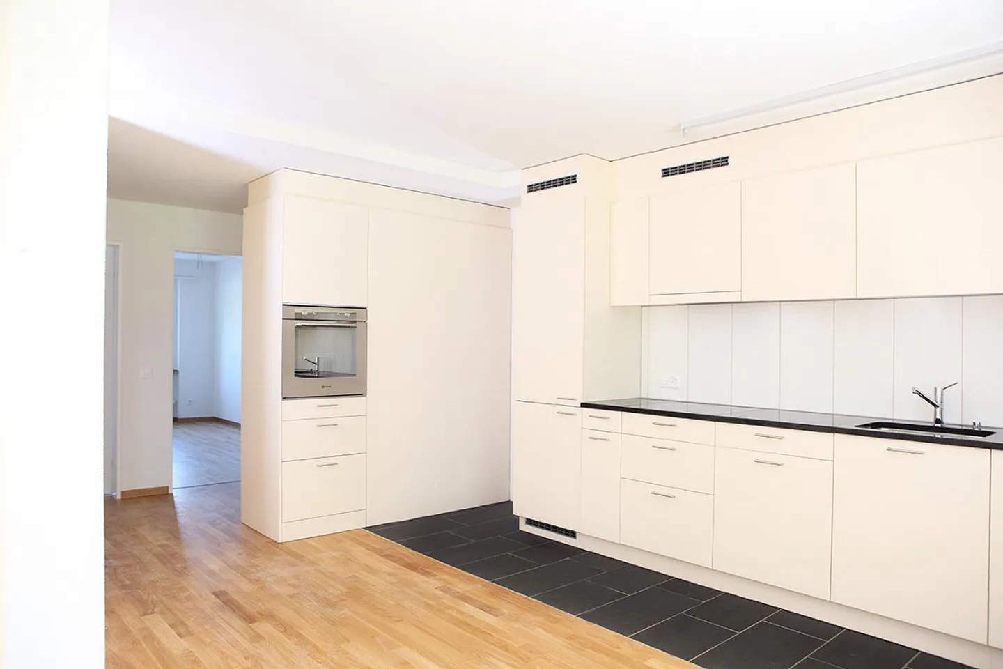 3.5 Room Apartment in Suhr - Photo 7 of 11