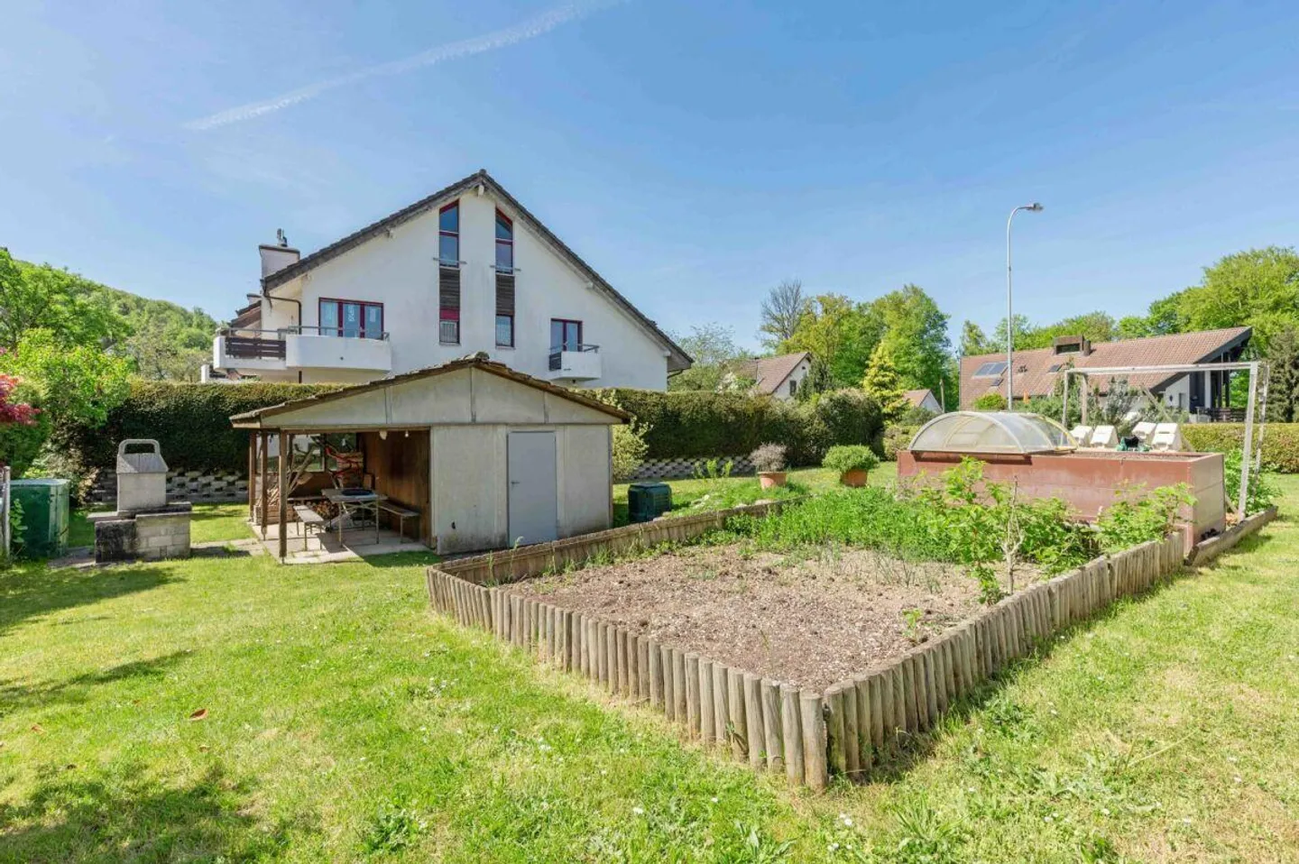 Casa bifamiliare con due appartamenti di 4 stanze ben tenuti e un... - Foto 17 di 18