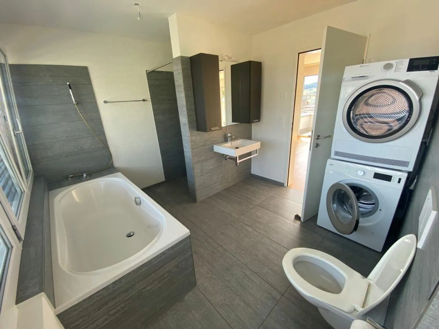 Bright 2.5 Room Attic Apartment with Spacious Terrace for Rent - Photo 6 of 8