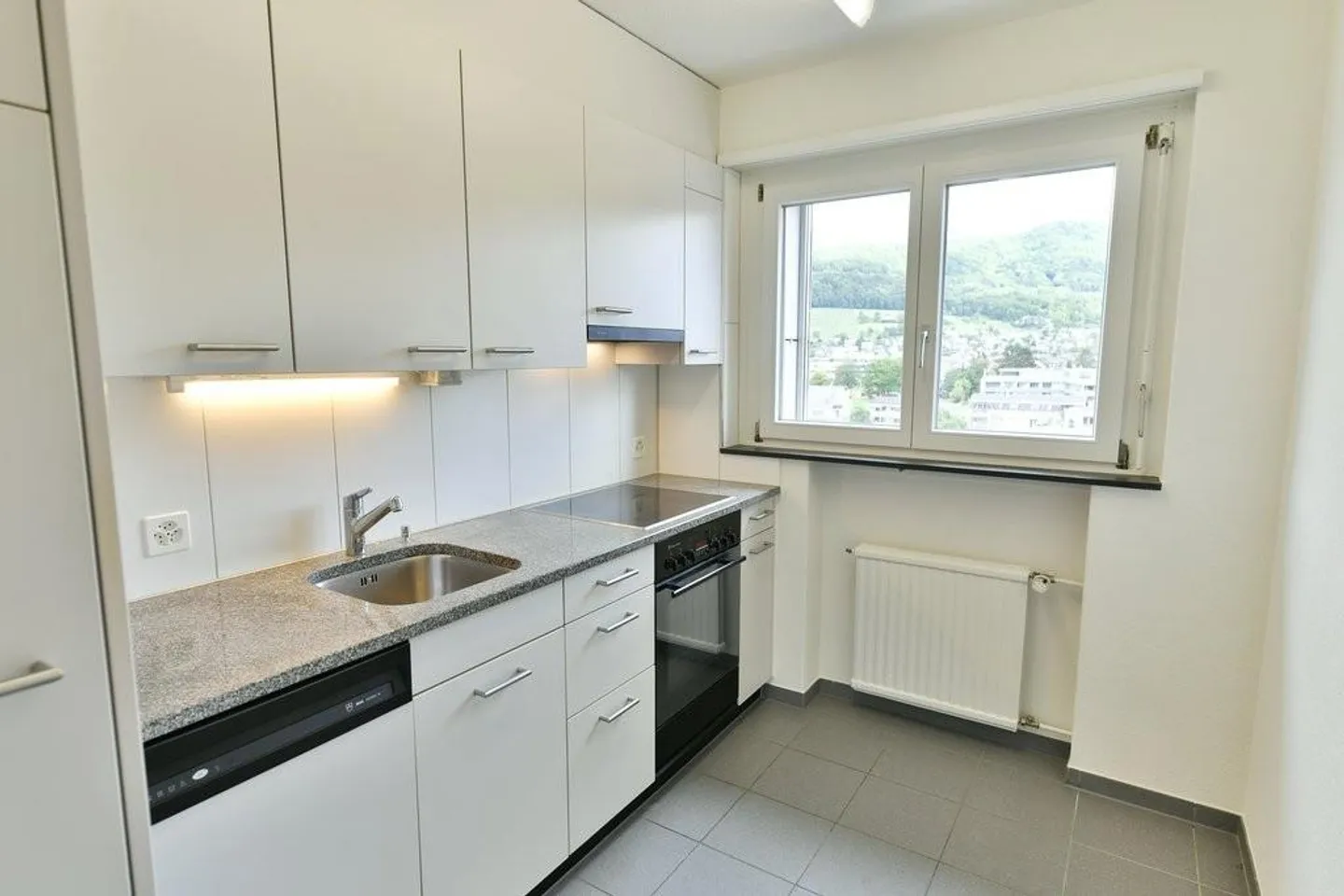 Appartamento moderno in una posizione centrale - Foto 2 di 6