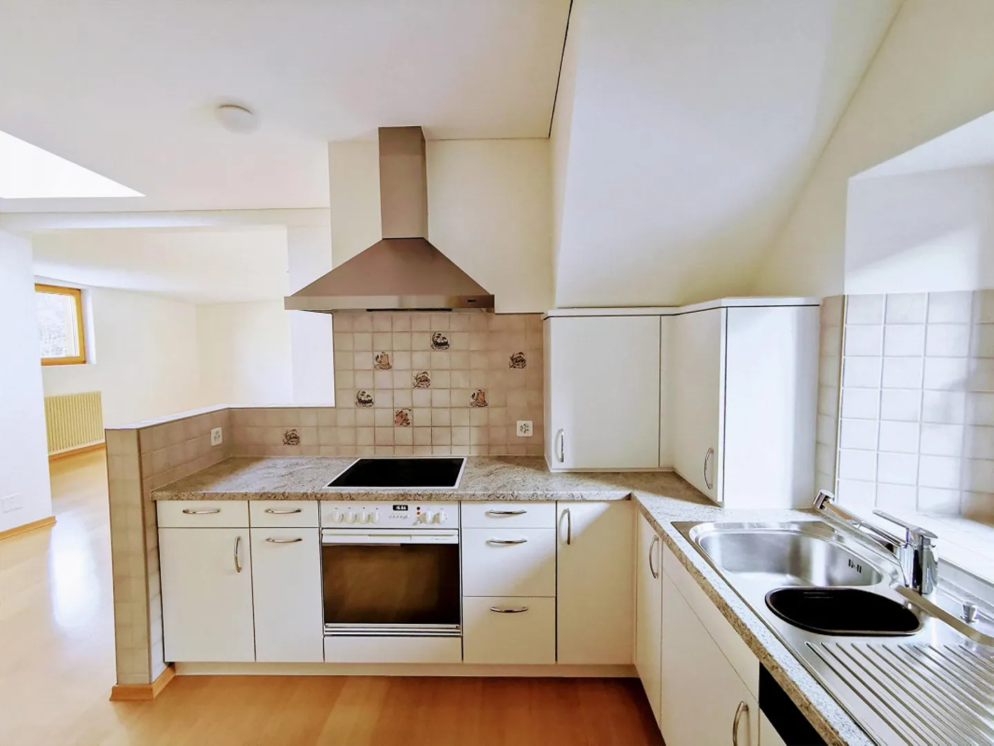 Charming 4.5-room apartment with plenty of storage space in Oberterzen - Photo 5 of 13
