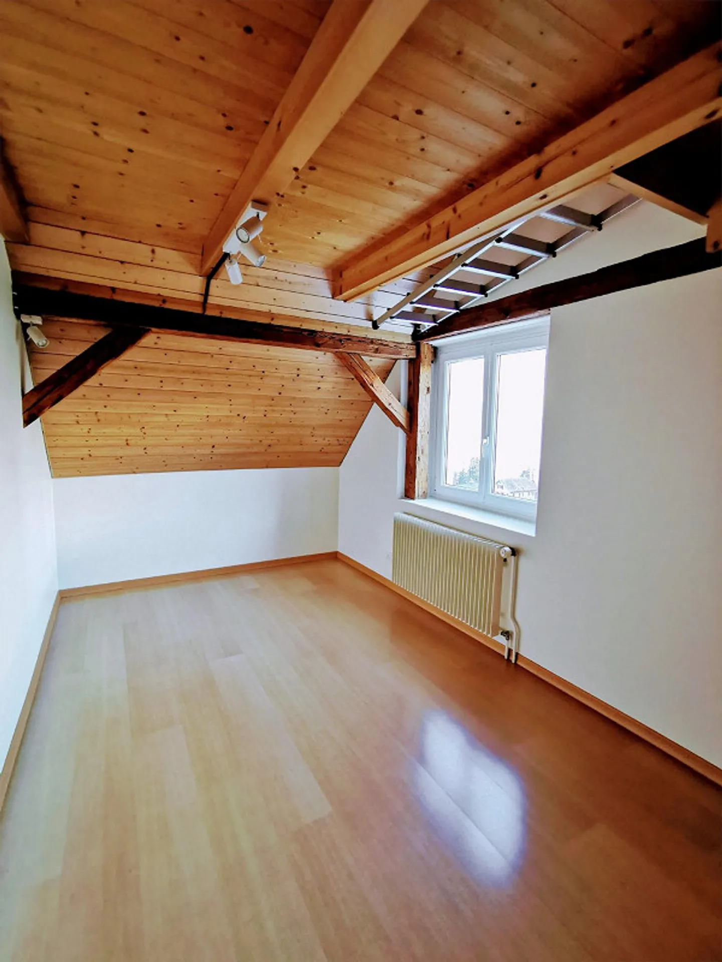 Charming 4.5-room apartment with plenty of storage space in Oberterzen - Photo 7 of 13
