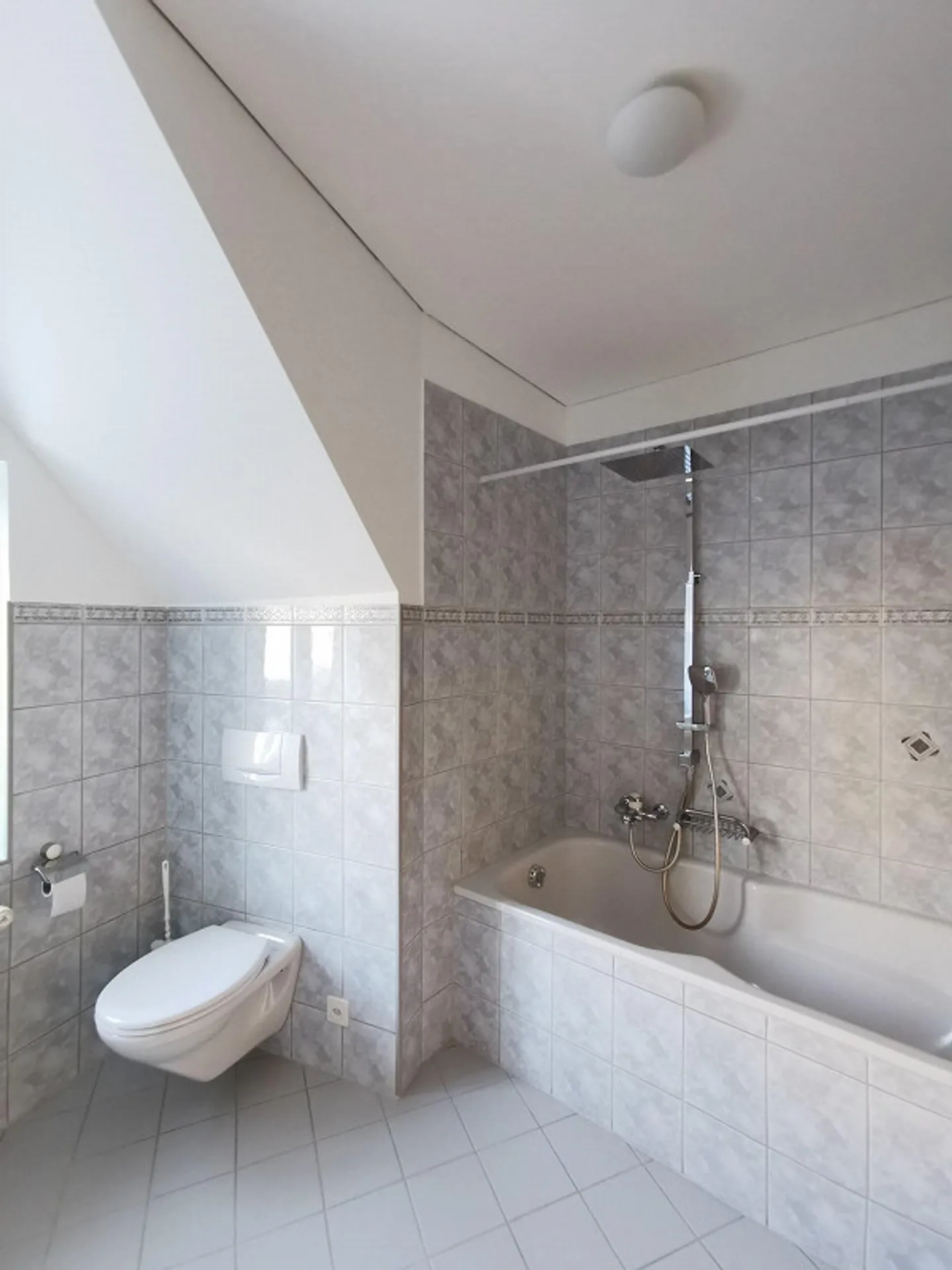 Charming 4.5-room apartment with plenty of storage space in Oberterzen - Photo 10 of 13