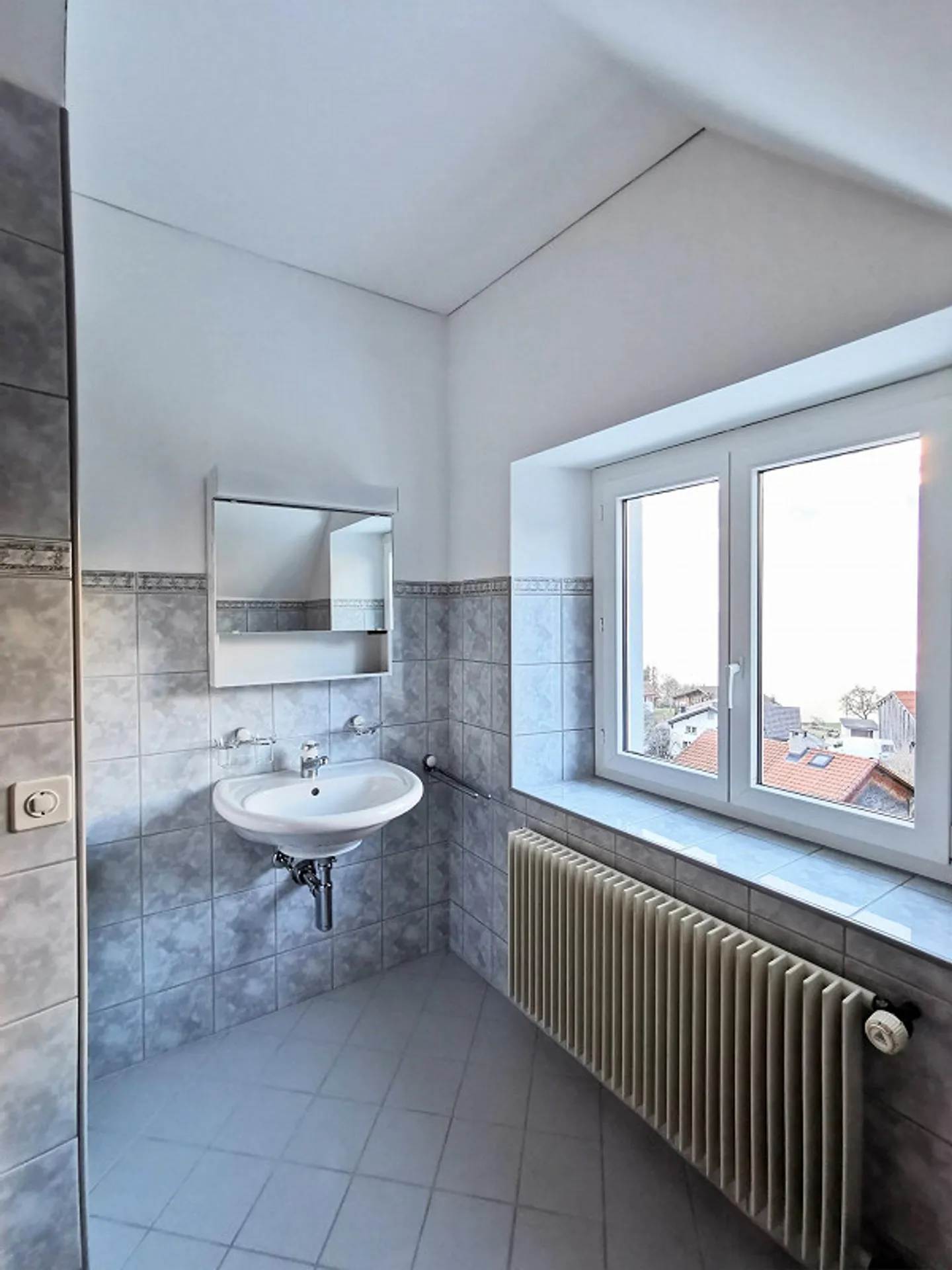 Charming 4.5-room apartment with plenty of storage space in Oberterzen - Photo 11 of 13