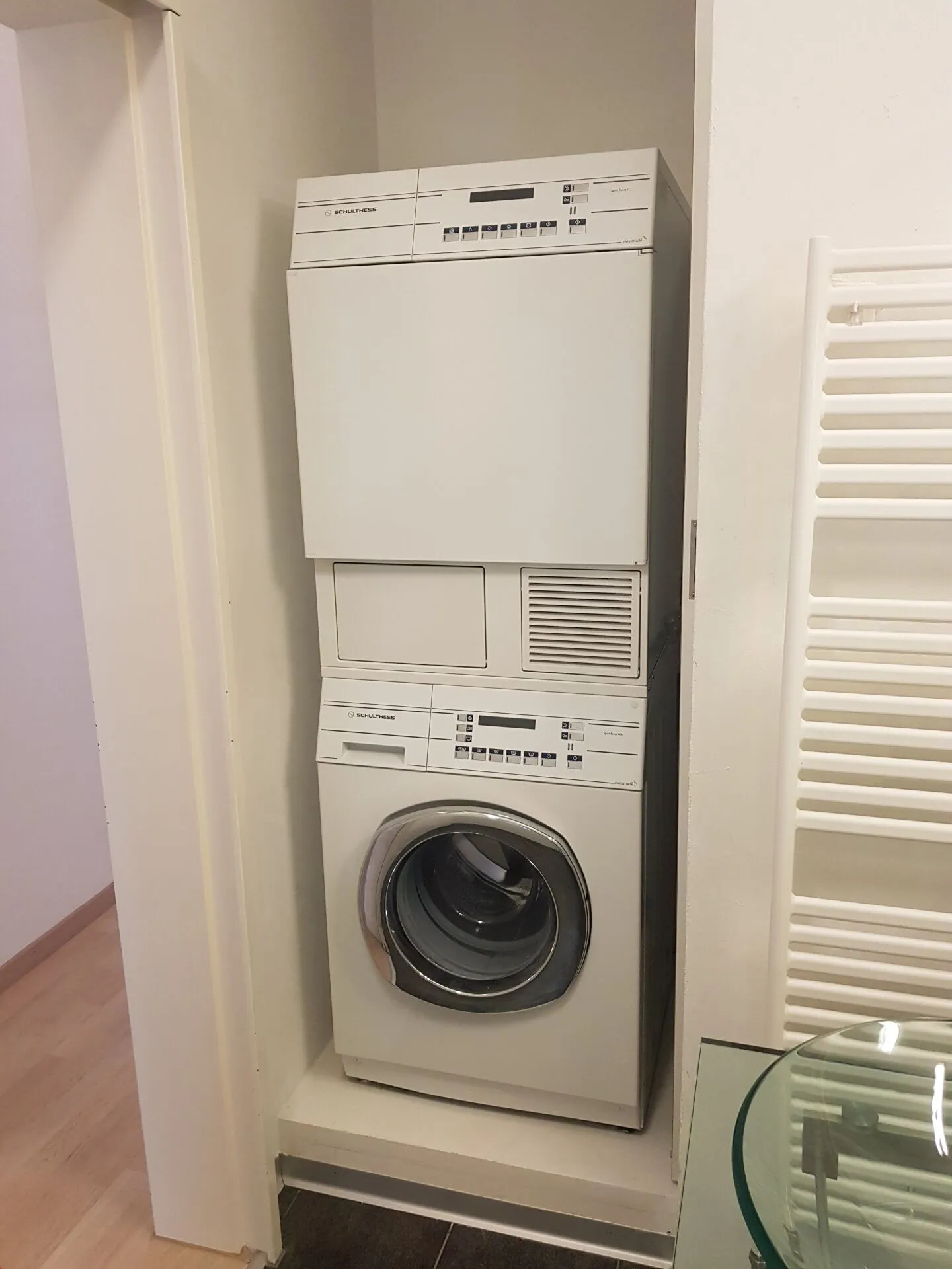 Modern Old Town Apartment - Photo 5 of 9