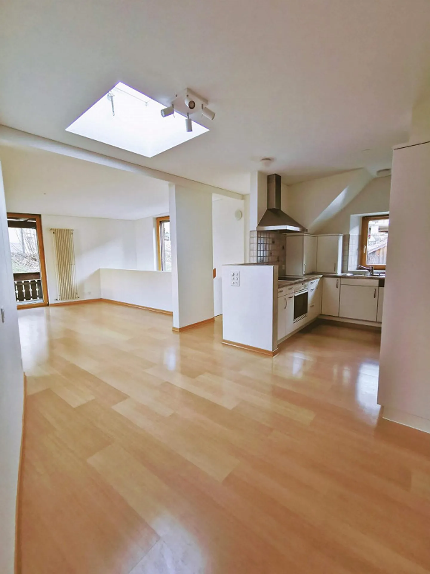 Charming 4.5-room apartment with plenty of storage space in Oberterzen - Photo 2 of 13