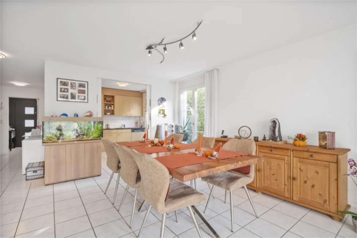 «FAMILIENFREUNDLICHES DOPPELEINFAMILIENHAUS IM HERZEN DES DORFES» - Foto 3 di 8