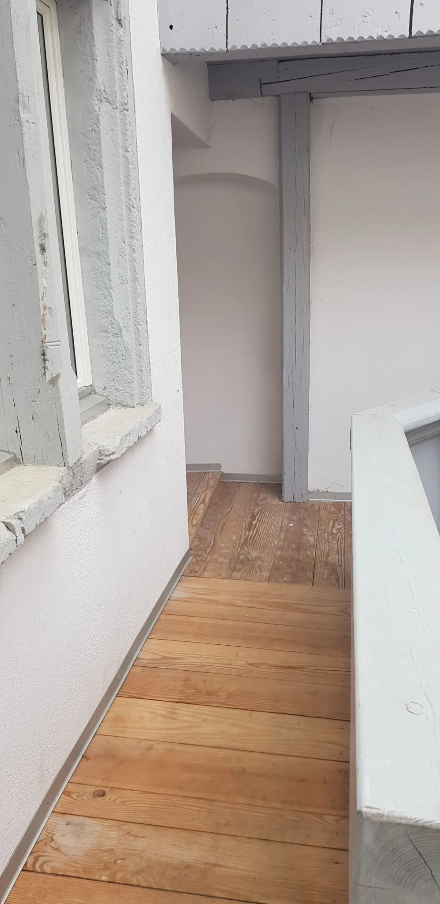 Modern Old Town Apartment - Photo 8 of 9