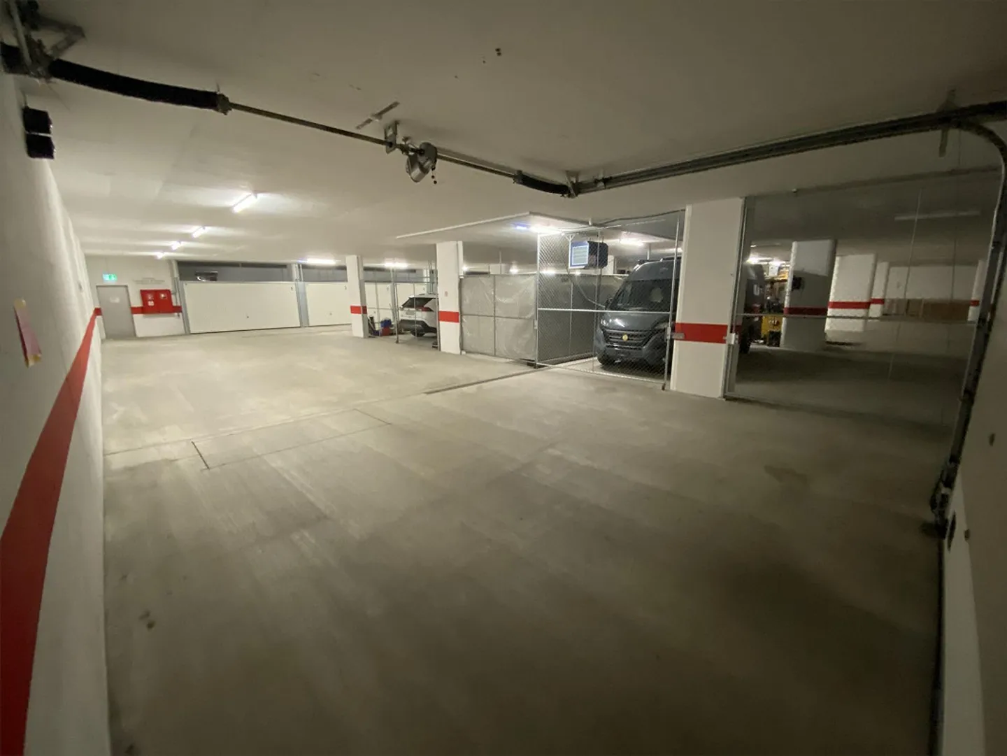 Lager 30m2 mit direkter Zufahrt & grossem Tor mit Büro 29m2 - Foto 4 von 4