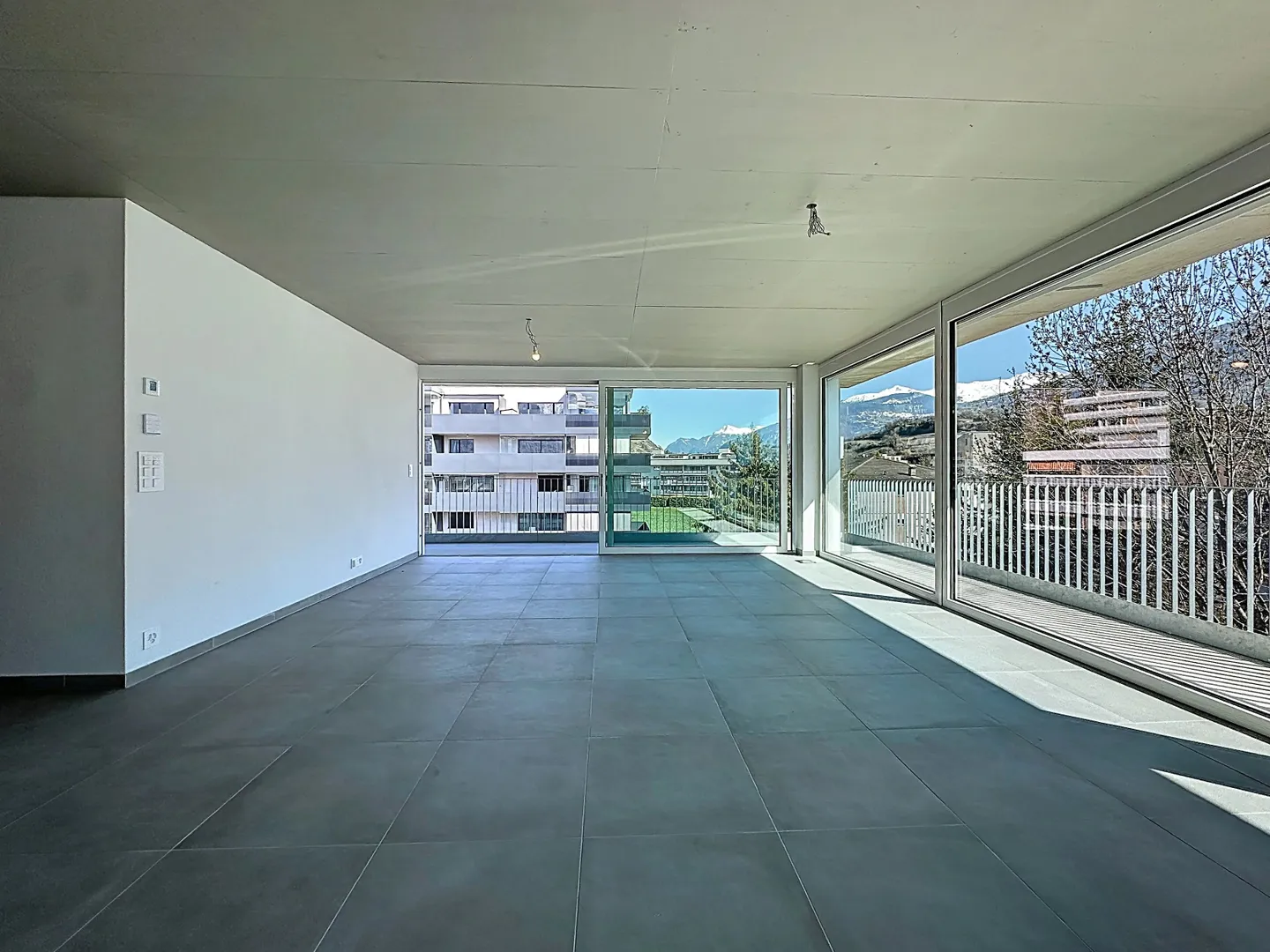 Luxuriöse 4,5-Zimmer-Wohnung in Conthey mit Panoramablick - Foto 5 von 16