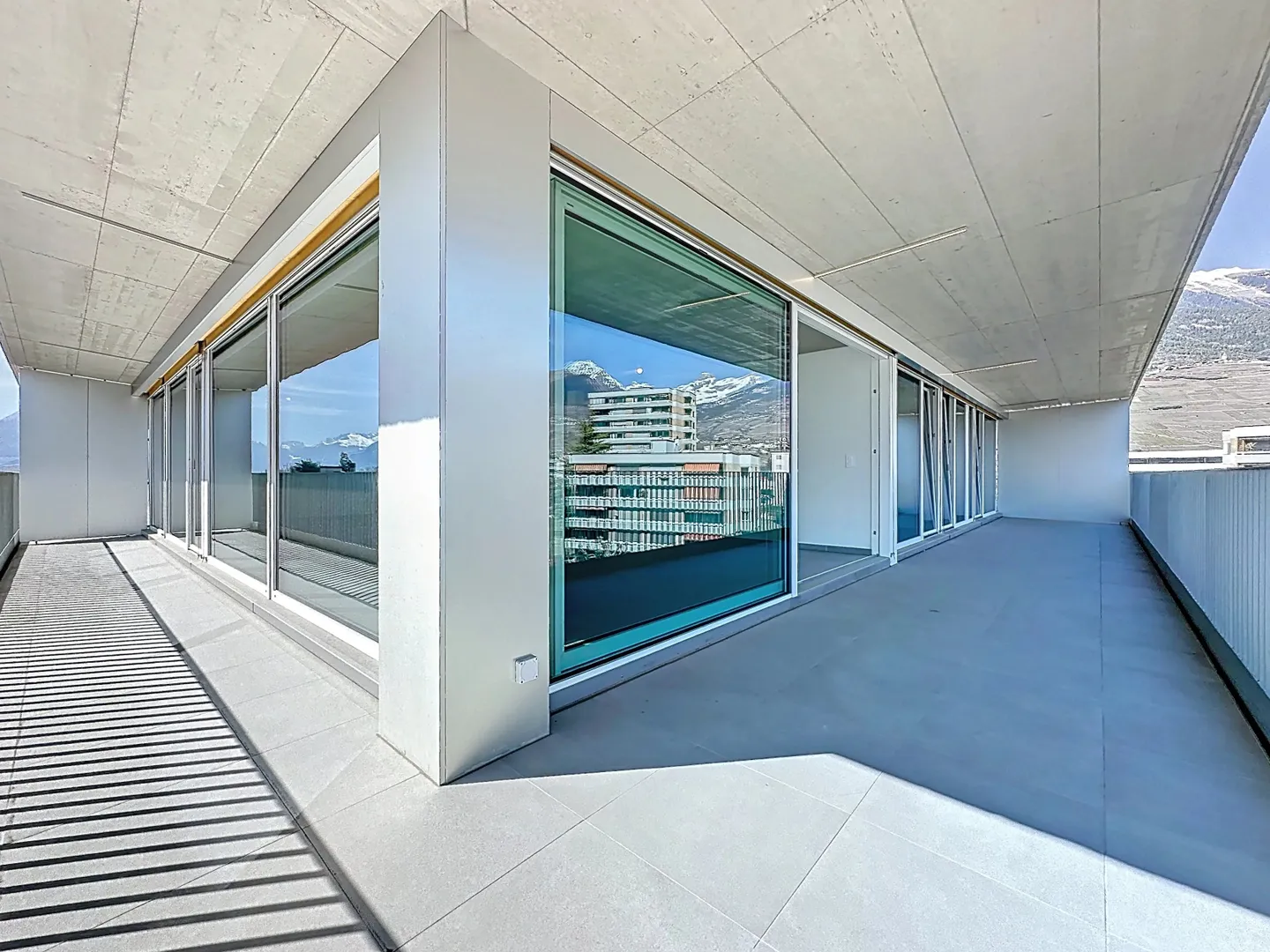 Luxuriöse 4,5-Zimmer-Wohnung in Conthey mit Panoramablick - Foto 7 von 16