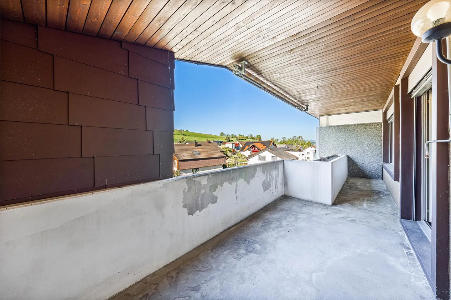 Charming Apartment with Balcony - Photo 4 of 12