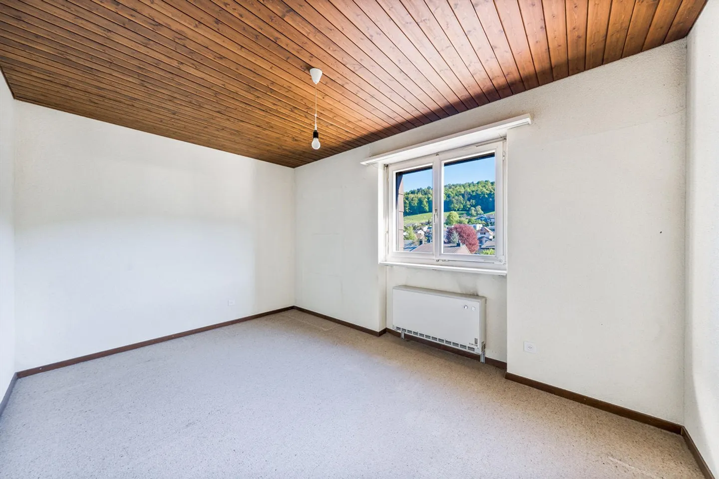 Charming Apartment with Balcony - Photo 7 of 12