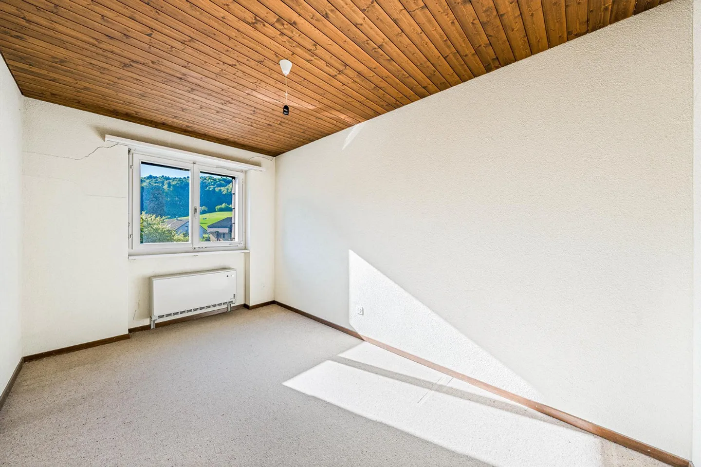 Charming Apartment with Balcony - Photo 9 of 12