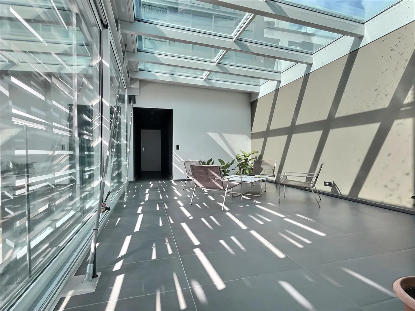 Maisonette moderna e atipica - 4,5 camere - Foto 3 di 13