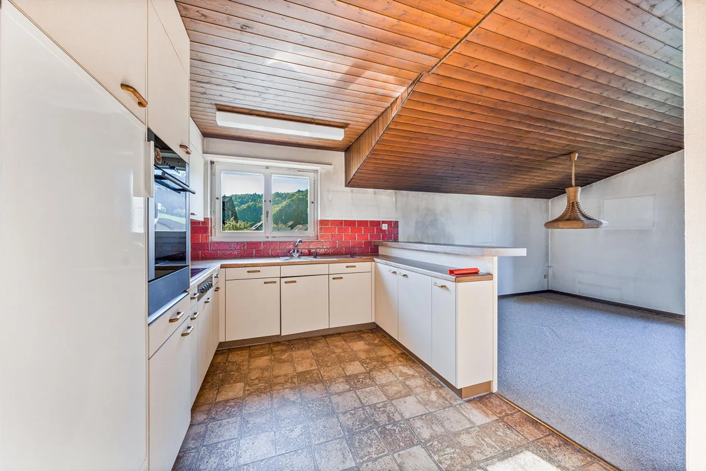Charming Apartment with Balcony - Photo 11 of 12