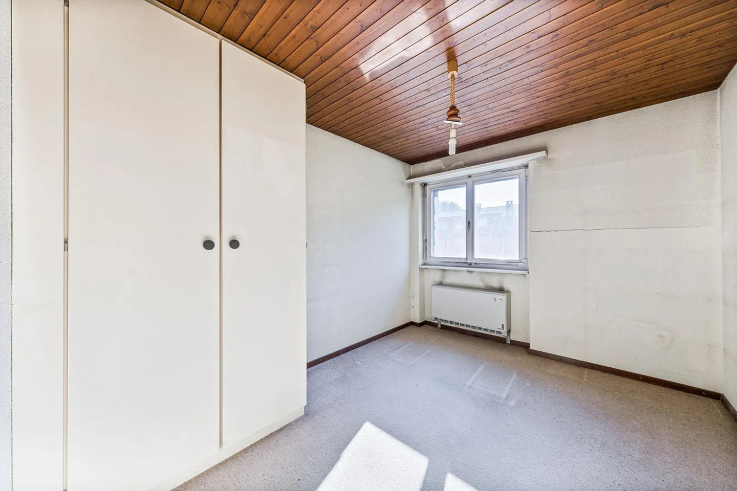 Charming Apartment with Balcony - Photo 10 of 12