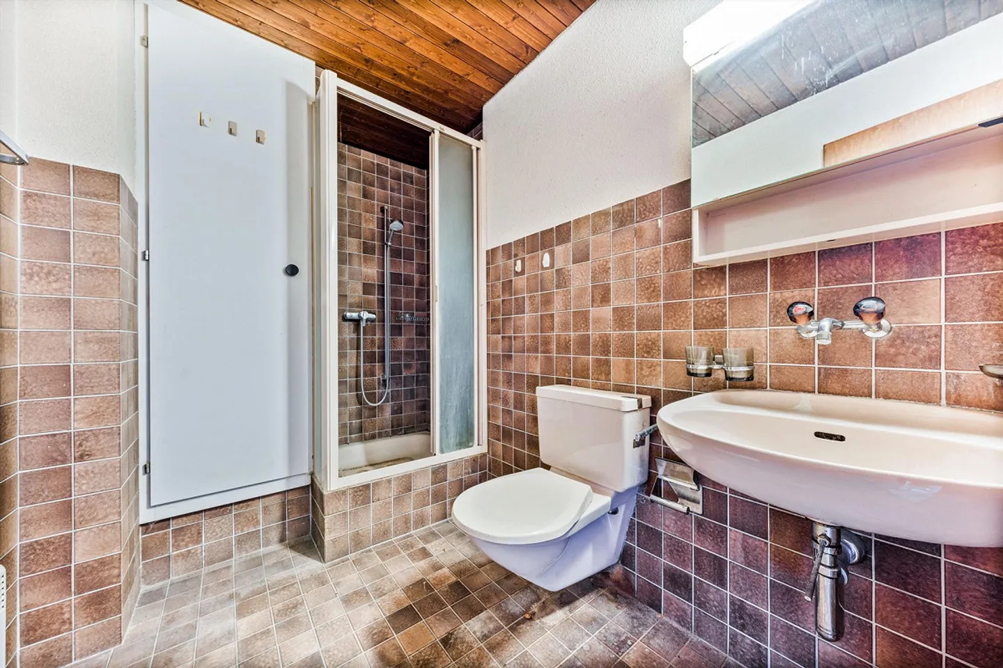 Charming Apartment with Balcony - Photo 12 of 12
