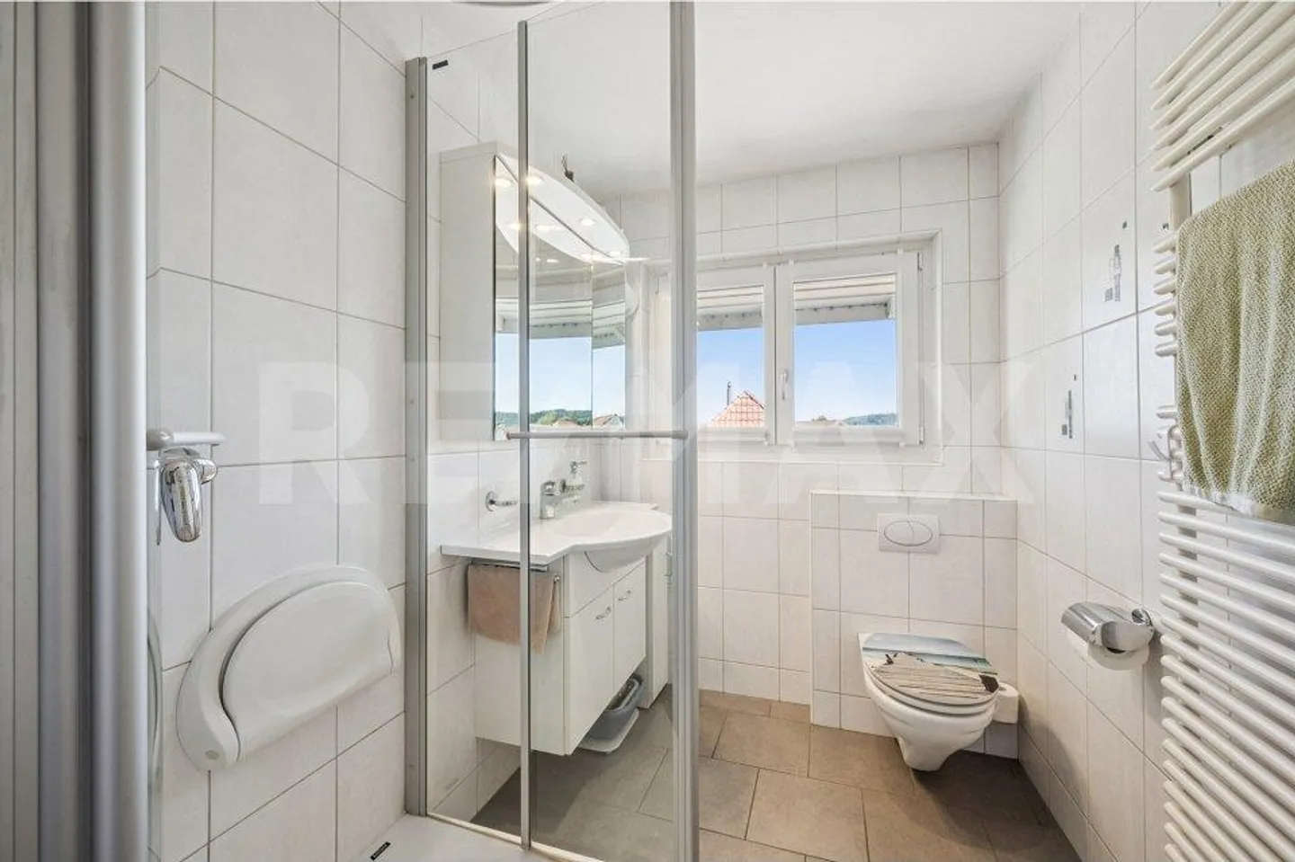 Renovated single to two-family house in the center of Orpund - Photo 8 of 13