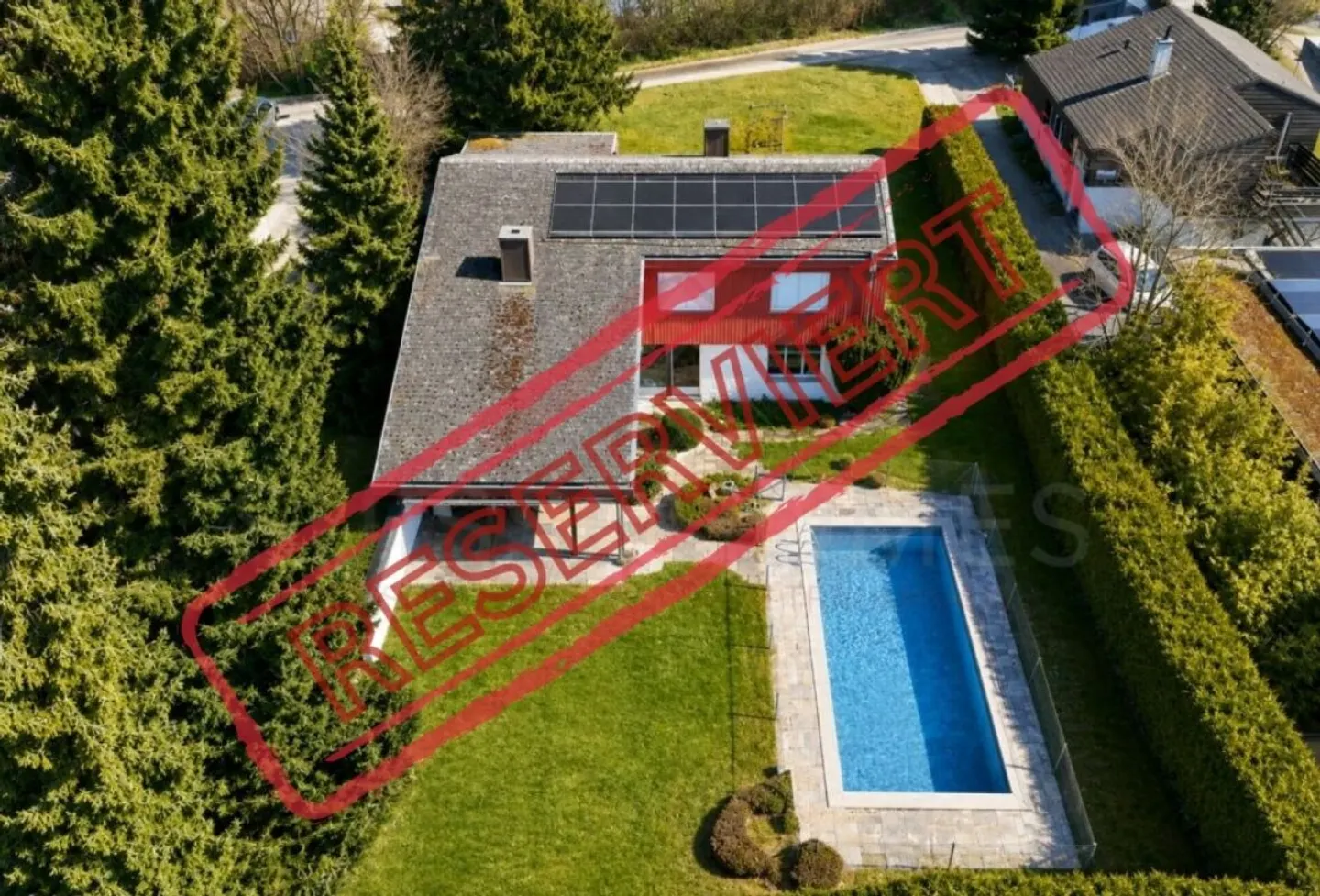 Casa familiare esclusiva con piscina - Foto 1 di 24