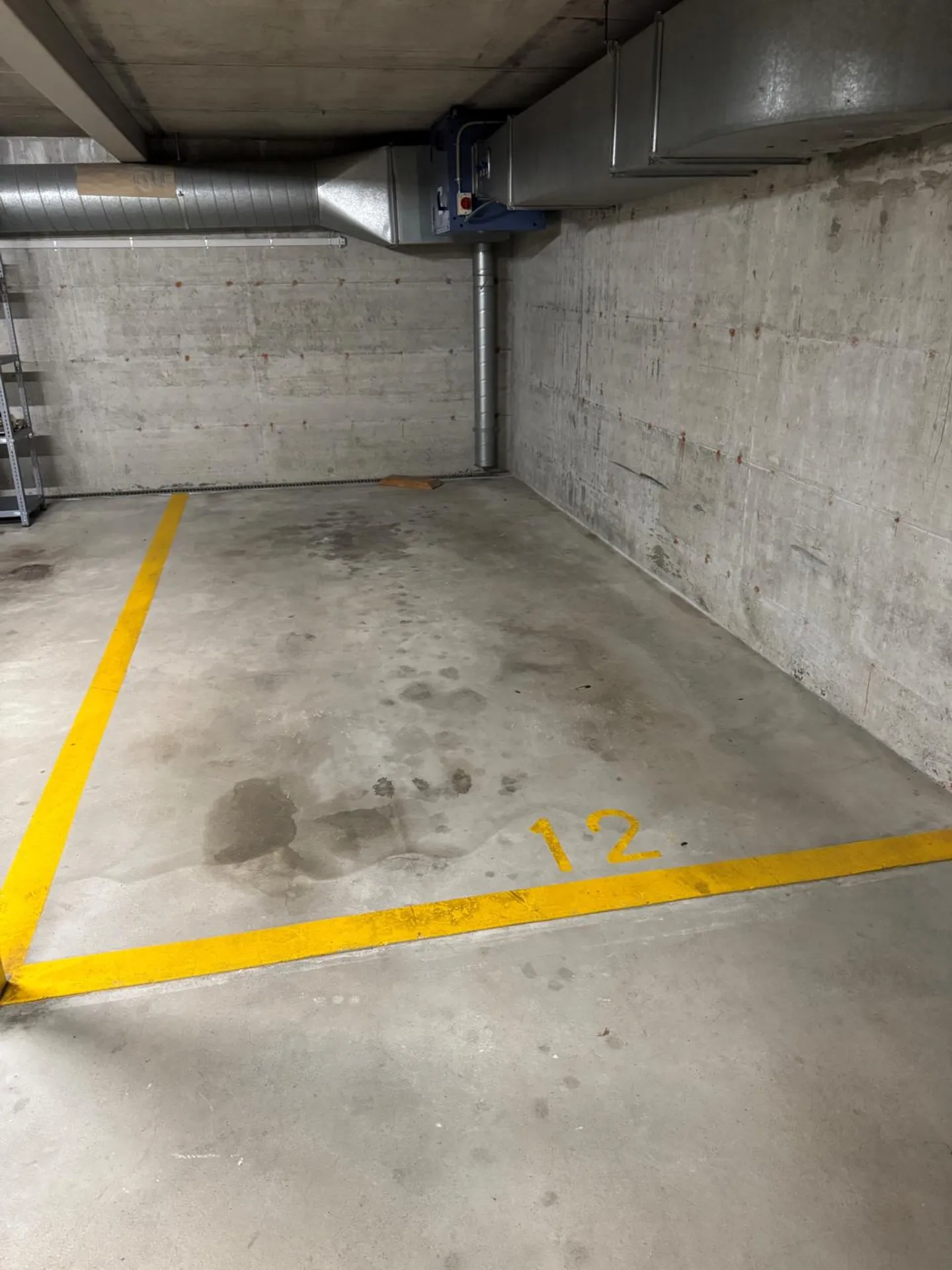 Indoor parking space N 12 - Photo 2 of 2