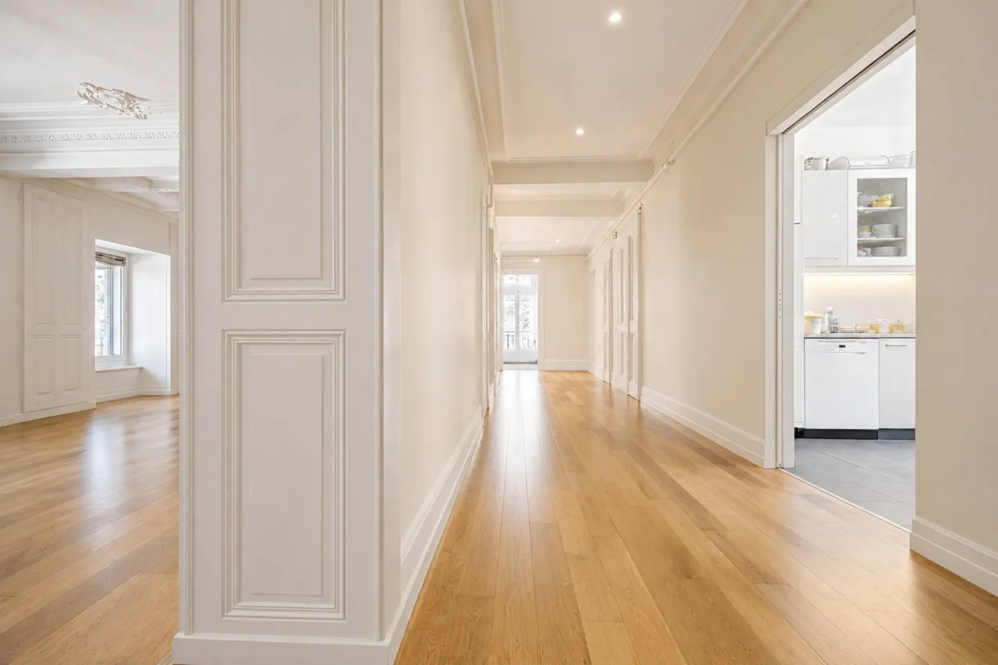 Apartment from the early 20th century in the heart of the city - Photo 3 of 10
