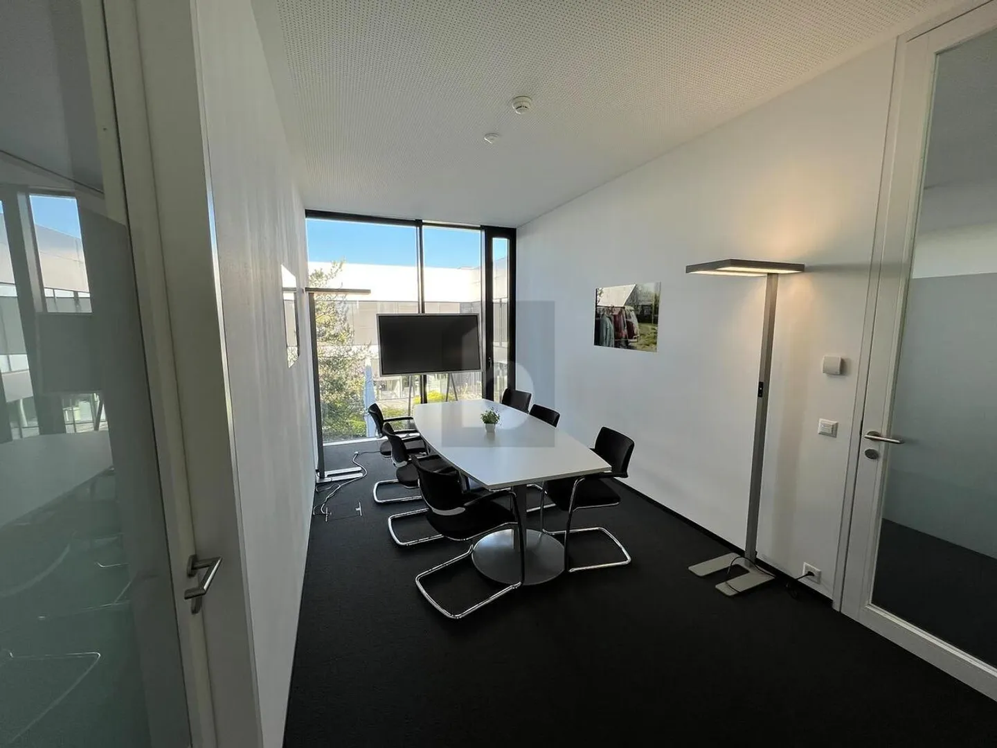LIGHT-FILLED, MODERN AND FLEXIBLE - Photo 2 of 5