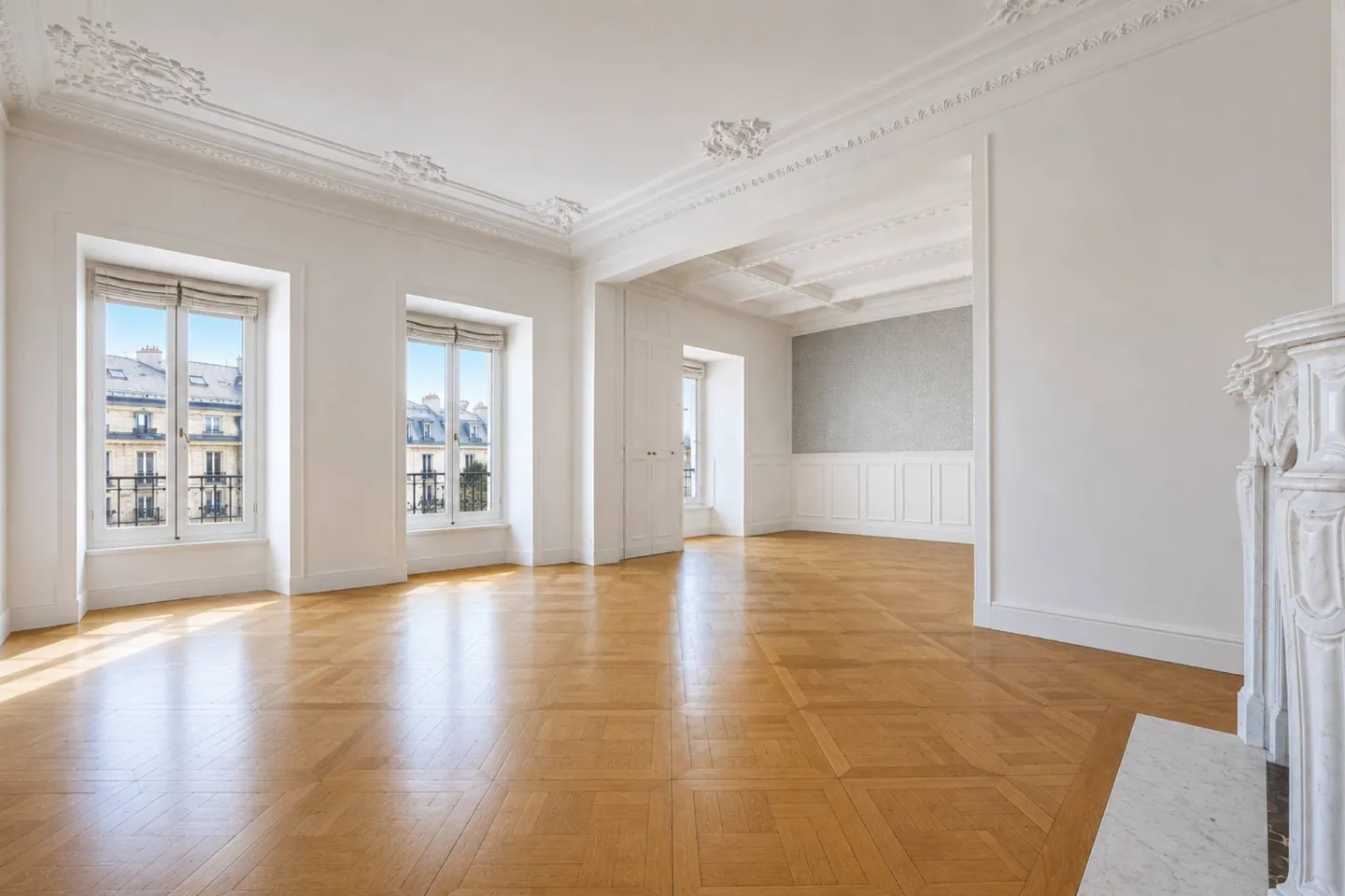 Apartment from the early 20th century in the heart of the city - Photo 1 of 10