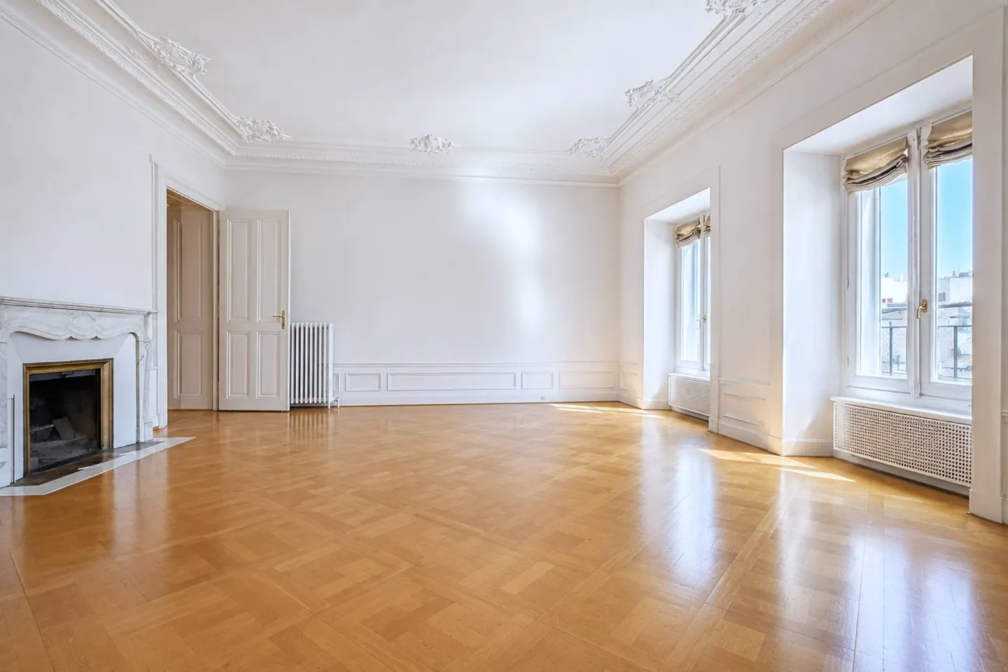 Apartment from the early 20th century in the heart of the city - Photo 2 of 10