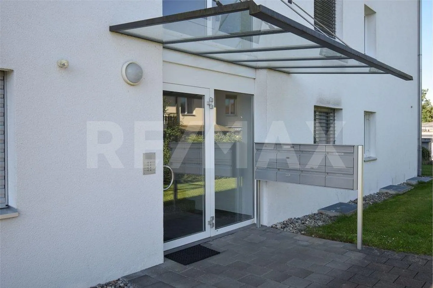 High-quality 4½ room apartment, bright, contemporary and well-kept - Photo 2 of 10
