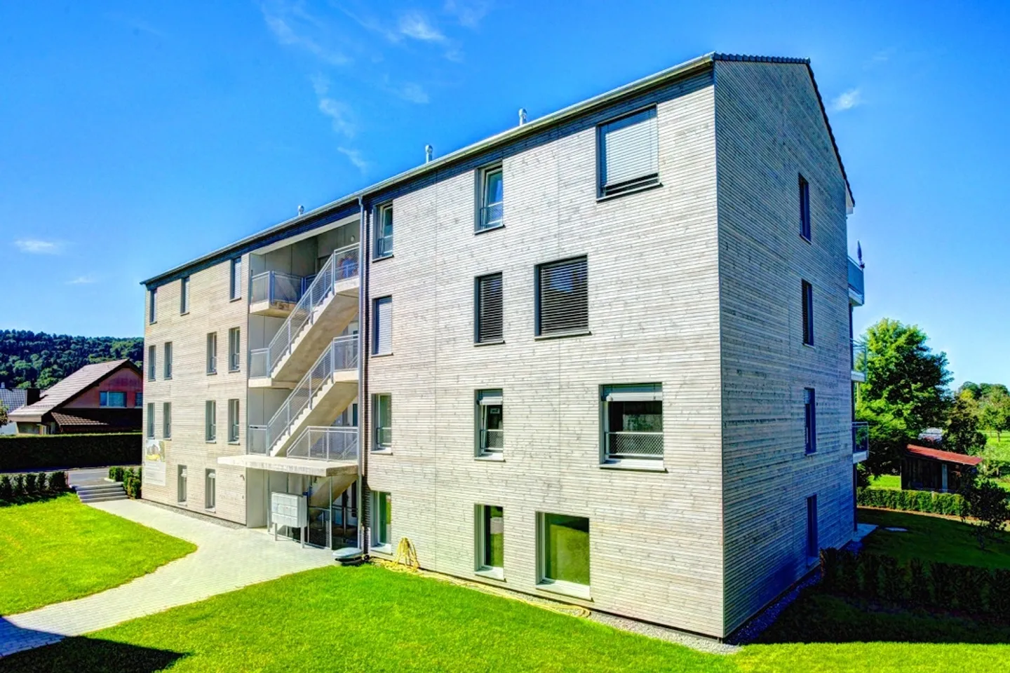 Nouvelle construction / Appartement de 4,5 pièces / Proche de la ville et dans la nature - Photo 2 sur 6