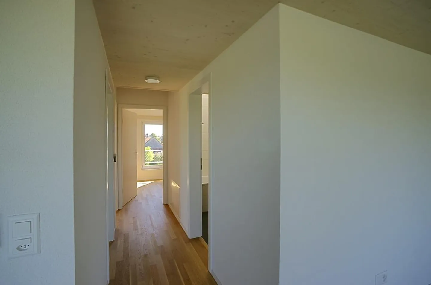 Nouvelle construction / Appartement de 4,5 pièces / Proche de la ville et dans la nature - Photo 4 sur 6