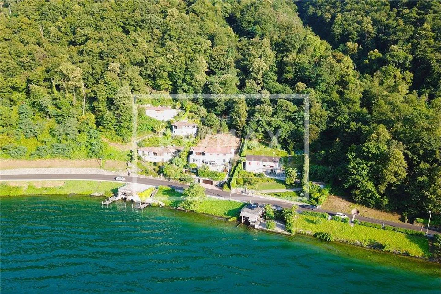 Grande belle propriété au bord du lac à Brusino Arsizio - Photo 3 sur 13