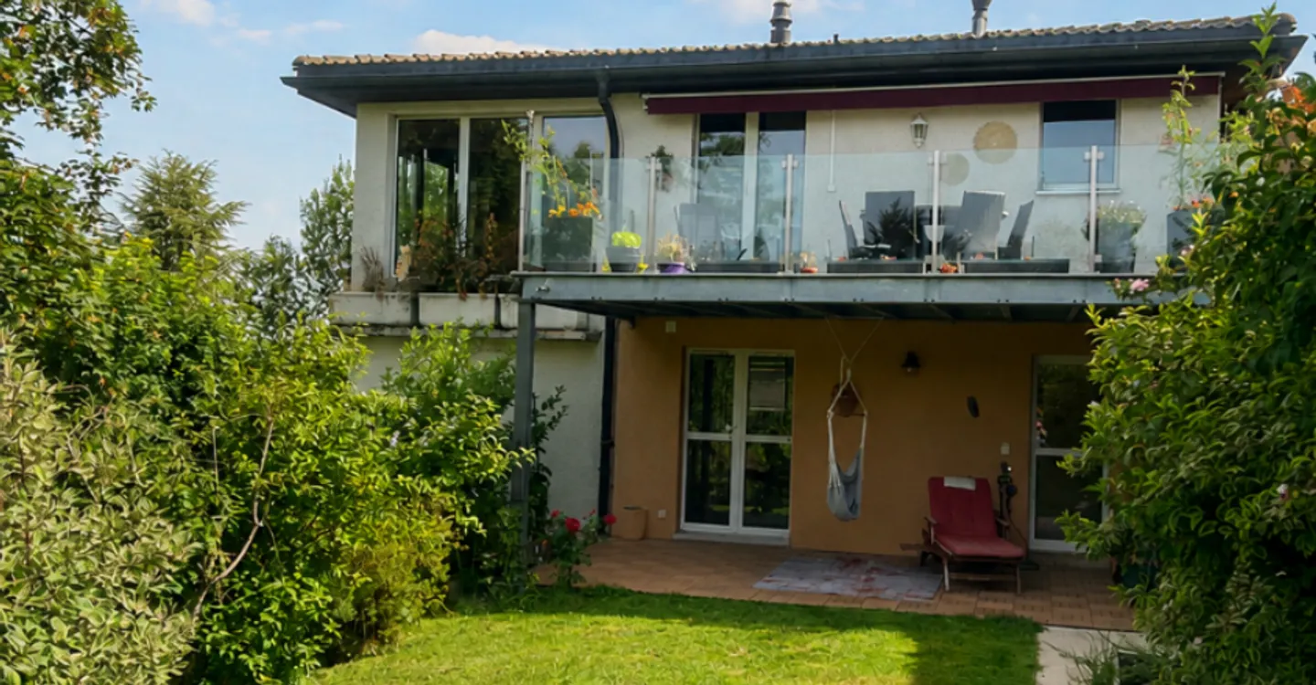 Einzelhaus mit großzügigen Volumen in einer grünen Umgebung - Foto 1 von 10