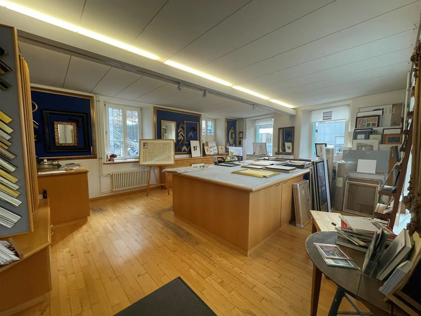 Spazio commerciale angolare situato in posizione centrale - Foto 2 di 4