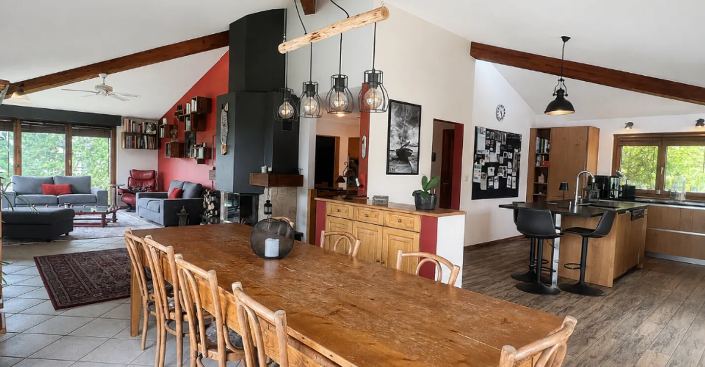 Einzelhaus mit großzügigen Volumen in einer grünen Umgebung - Foto 4 von 10