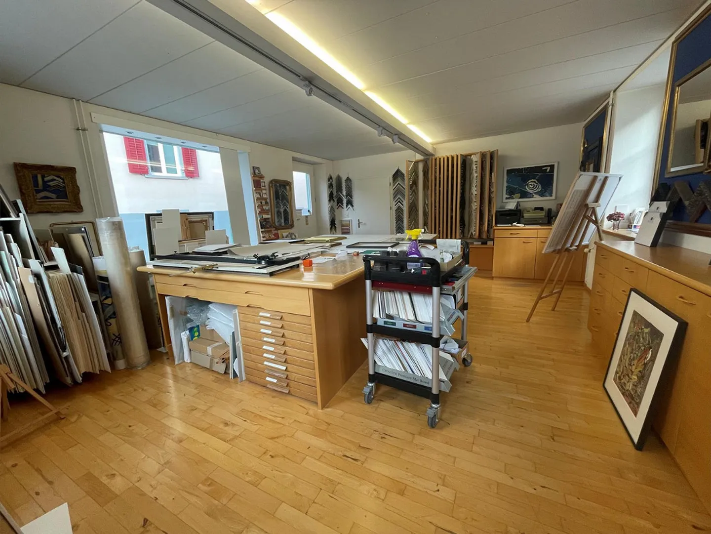 Spazio commerciale angolare situato in posizione centrale - Foto 3 di 4