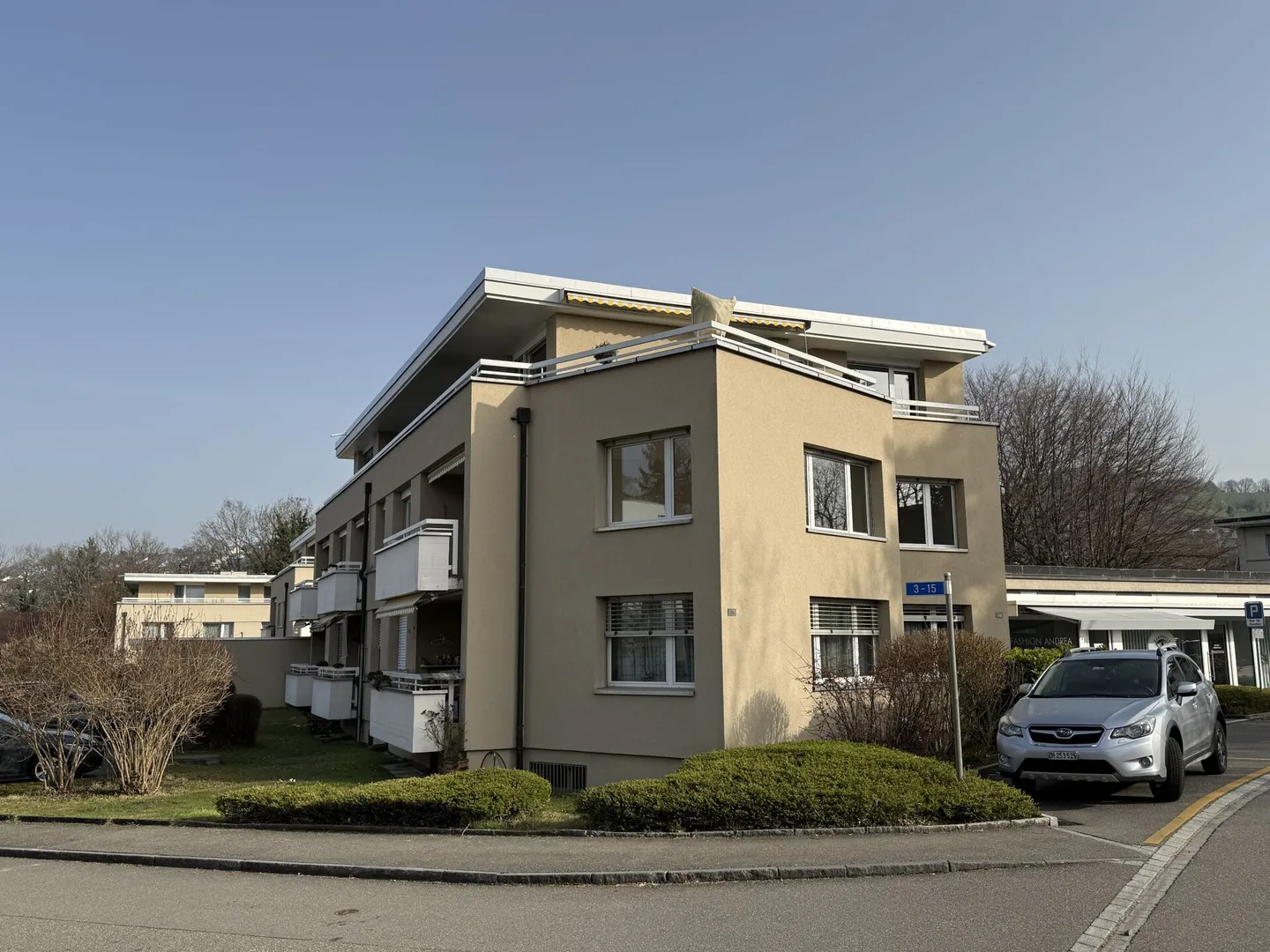 Comprehensively renovated 3-room apartment - Photo 1 of 8