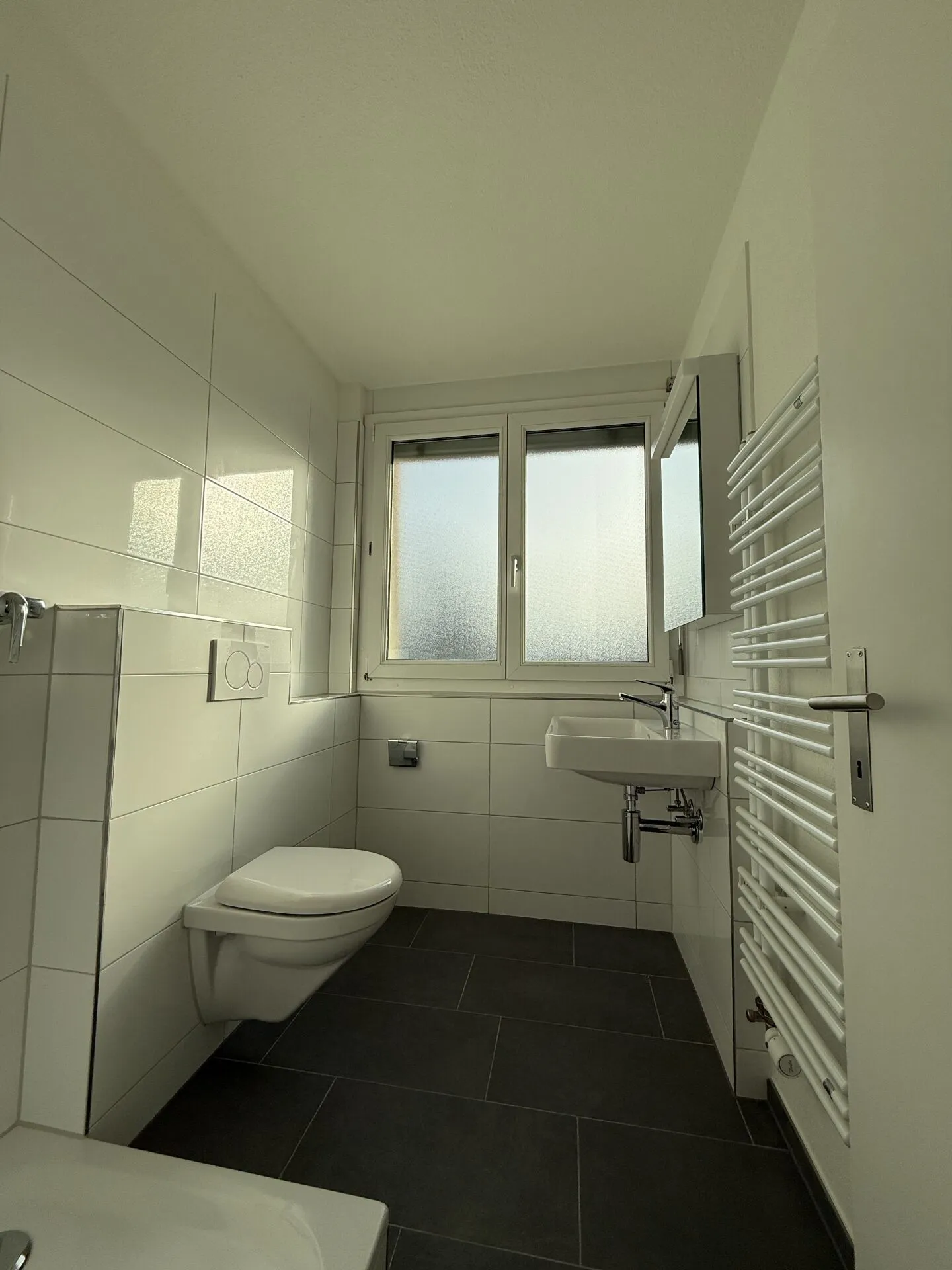 Comprehensively renovated 3-room apartment - Photo 5 of 8