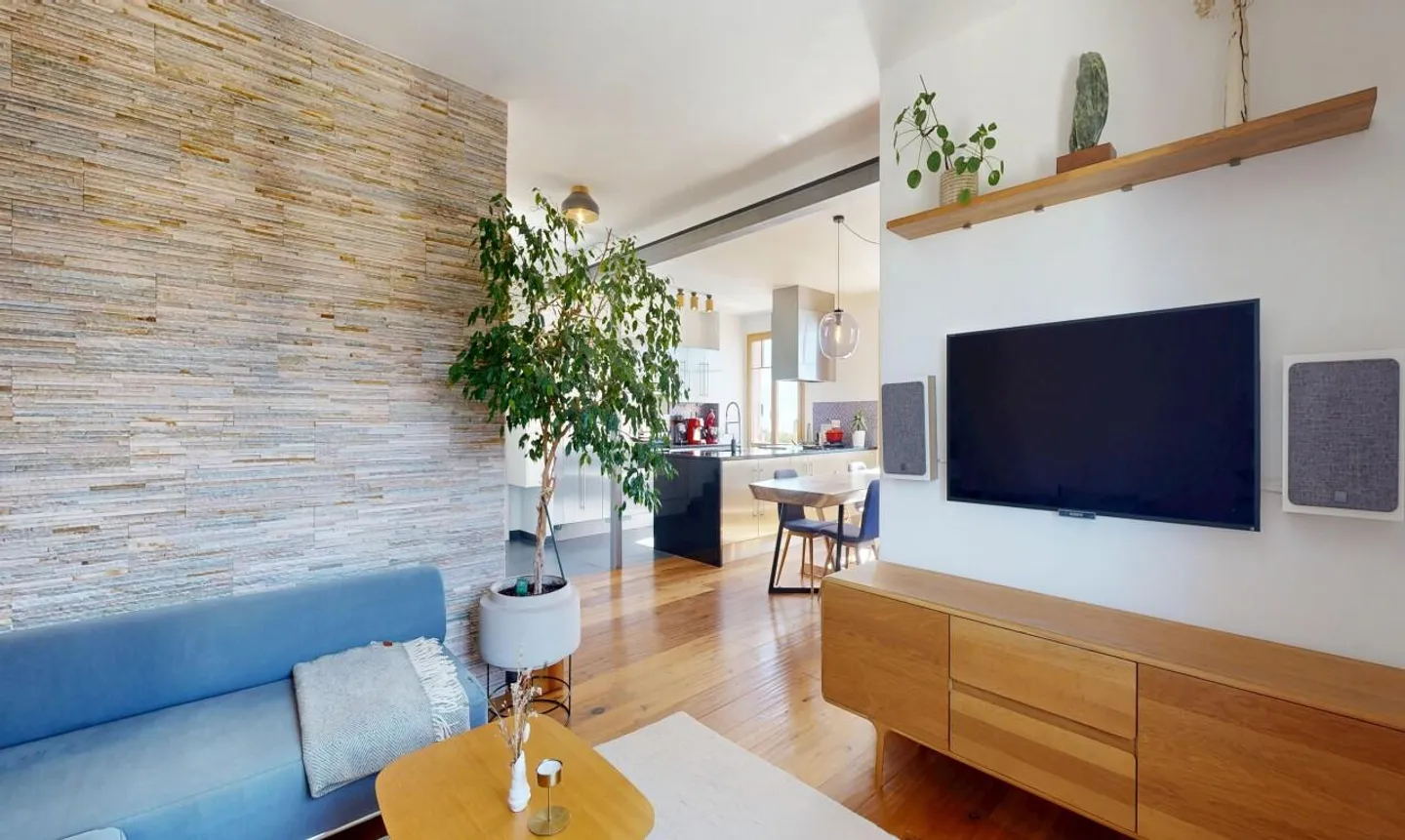 Maison villageoise rénovée avec jardin - Photo 4 sur 11