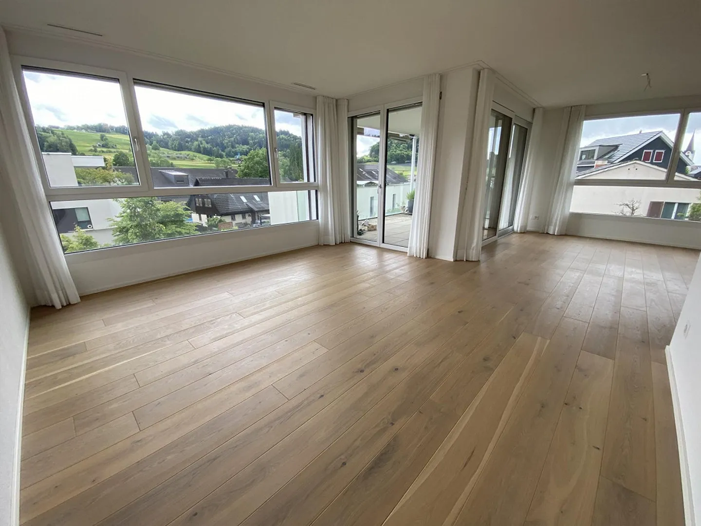 Moderne 4.5-Zimmer-Wohnung - Foto 2 von 13
