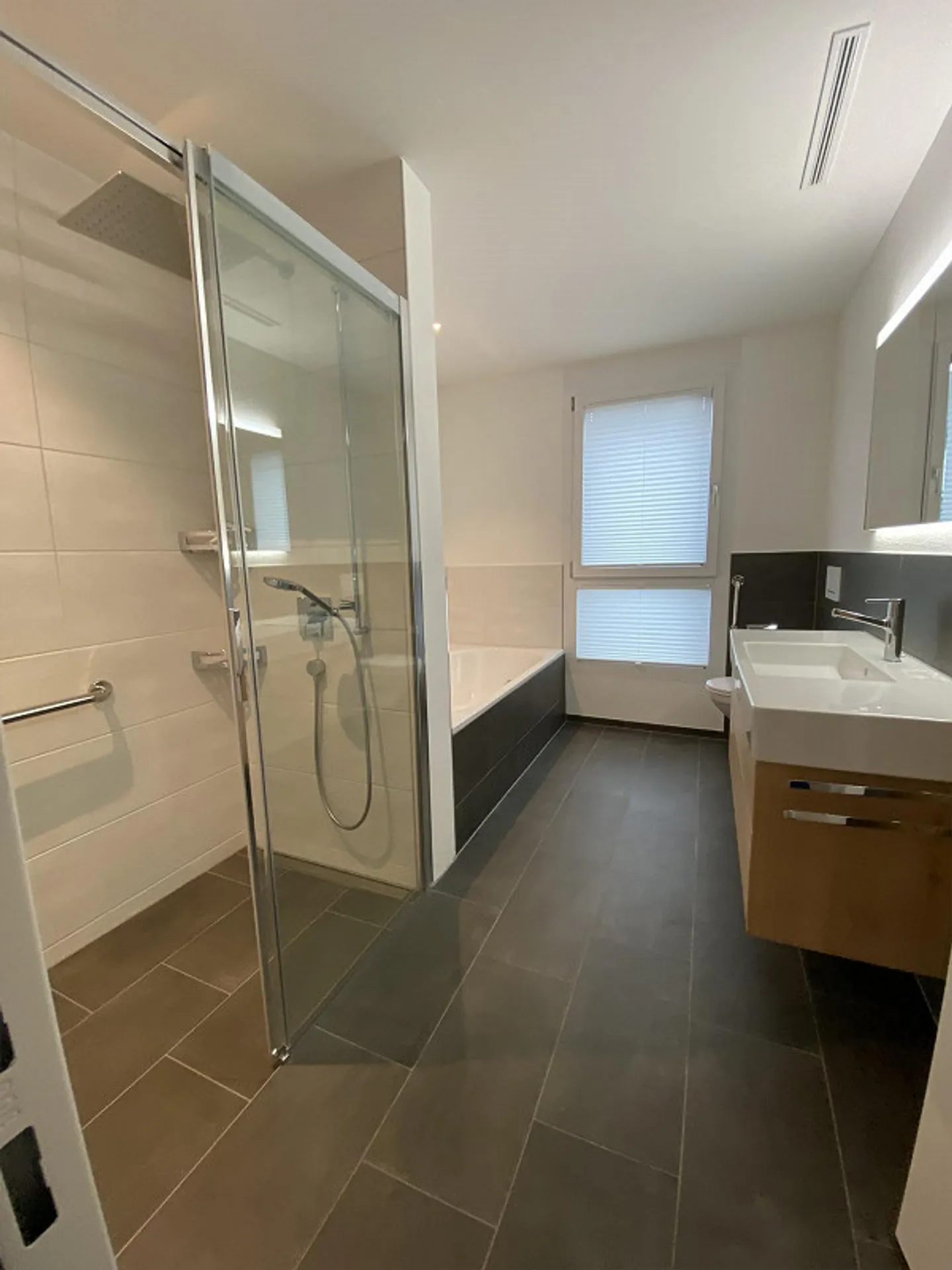 Moderne 4.5-Zimmer-Wohnung - Foto 10 von 13