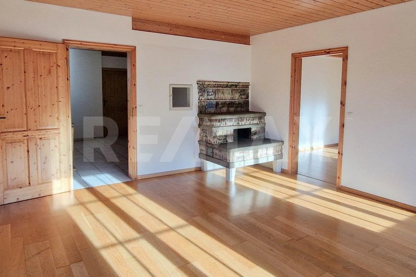 Living in a historic house with contemporary living comfort - Photo 5 of 10