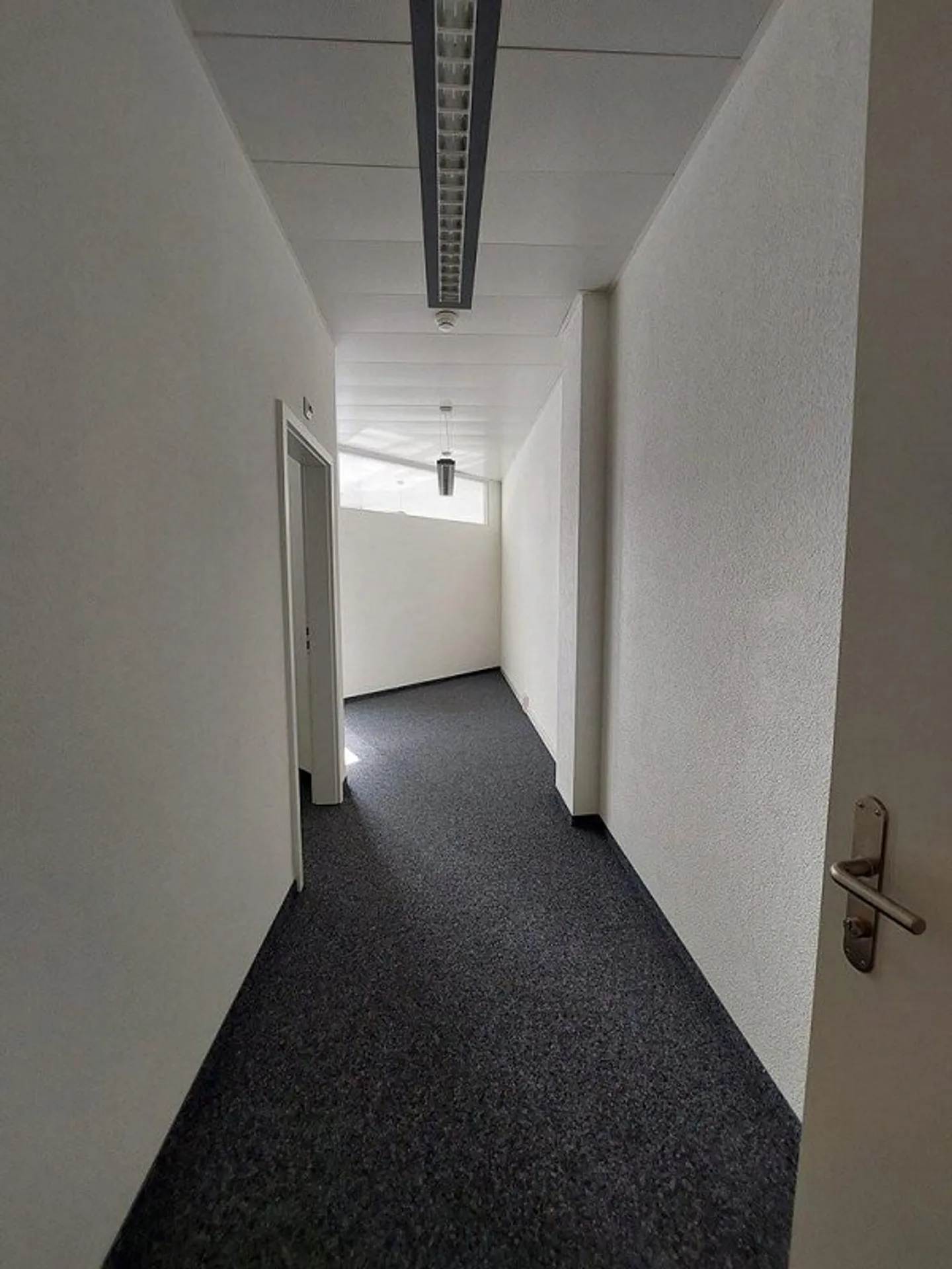 Bureau lumineux et central à louer à Huttwil - Photo 2 sur 6