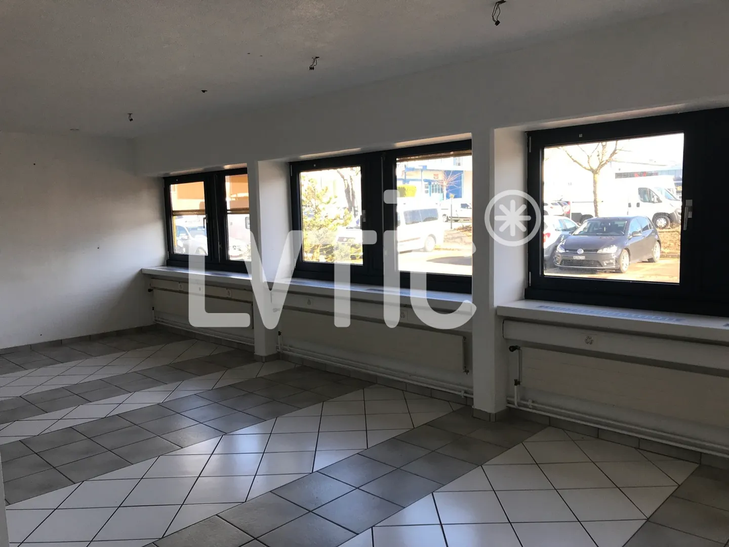 Atelier, bureaux de 520 m2 divisibles à partir de 200 m2 à Gland - Photo 4 sur 6