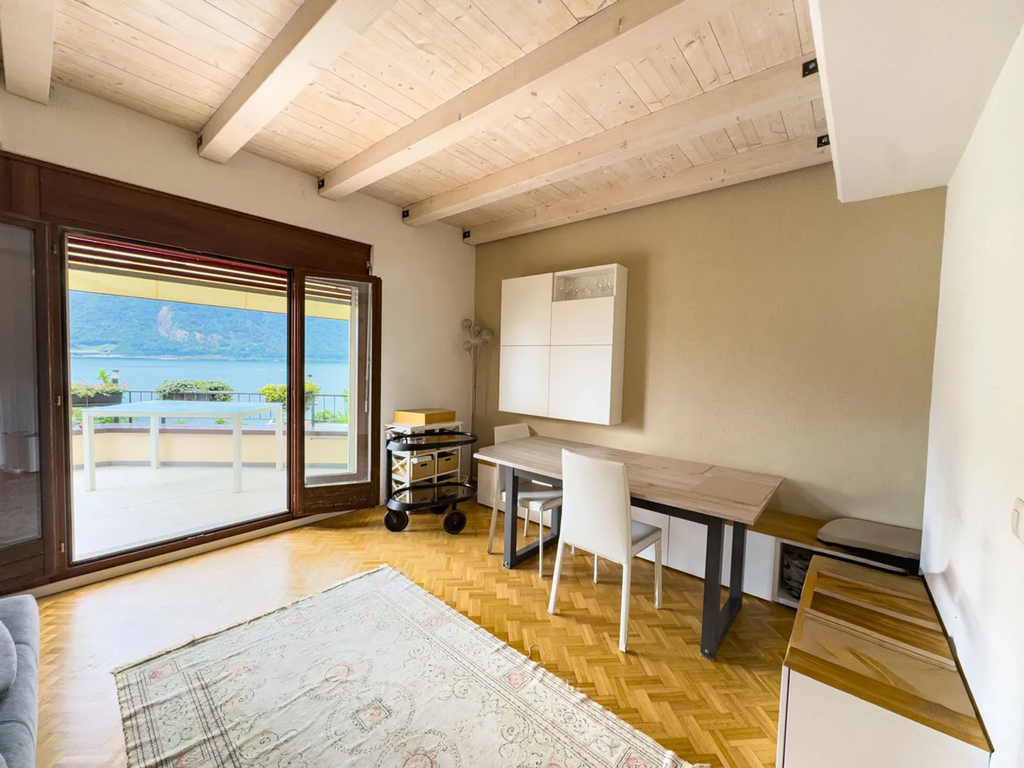 Casa gemella vista lago con giardino a Bissone - Foto 3 di 11